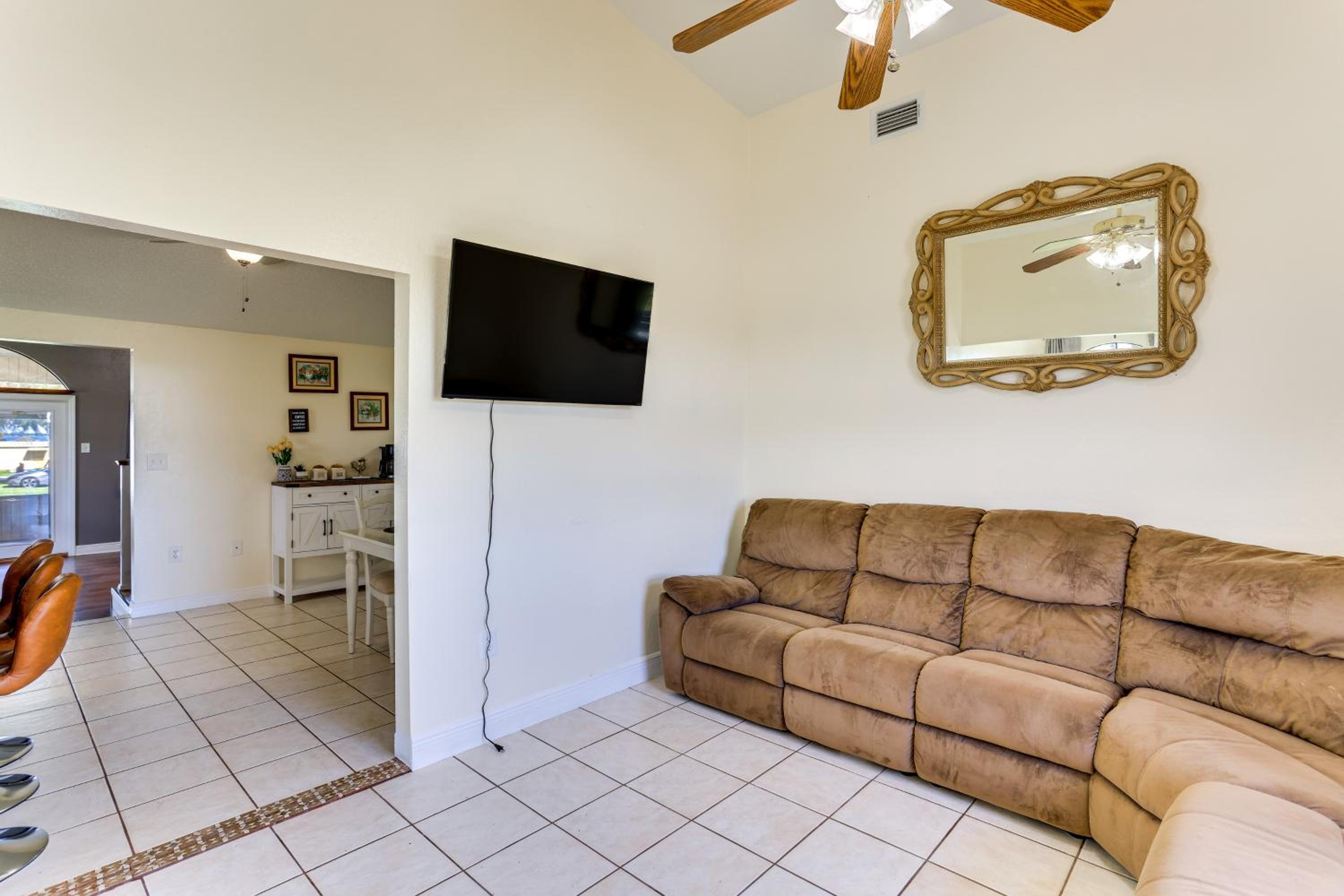 Walk to Lake Placid Family Home with BBQ and Bar Area