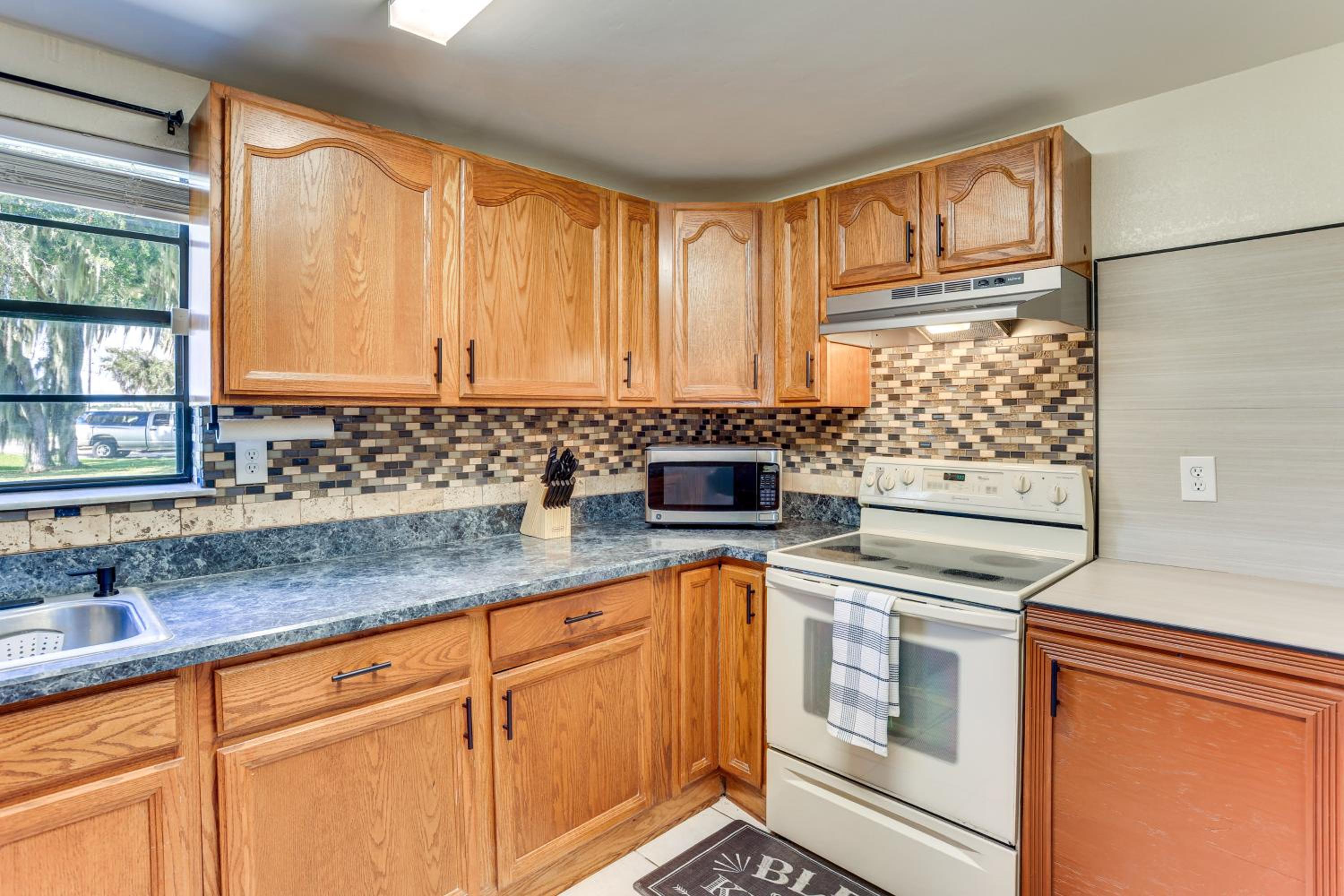 Walk to Lake Placid Family Home with BBQ and Bar Area