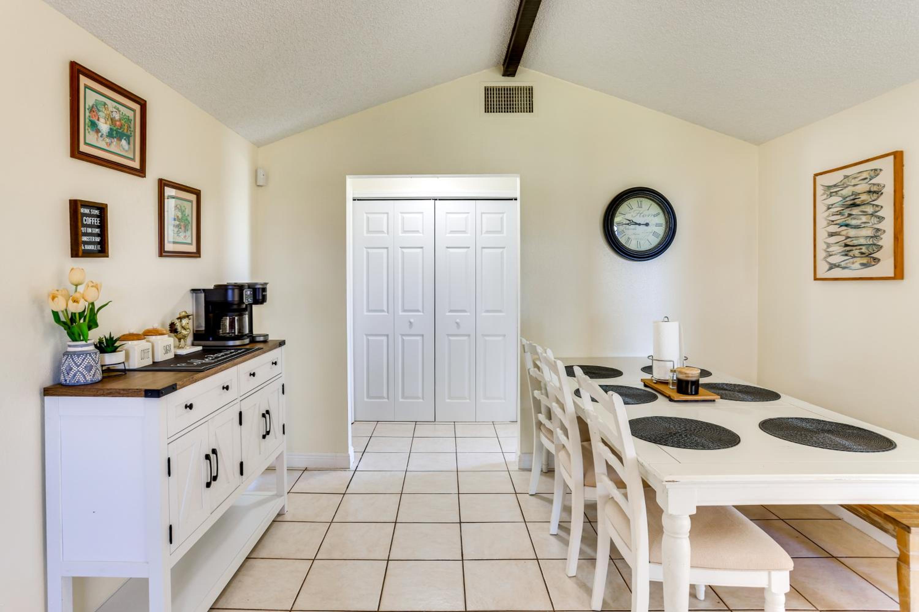 Walk to Lake Placid Family Home with BBQ and Bar Area
