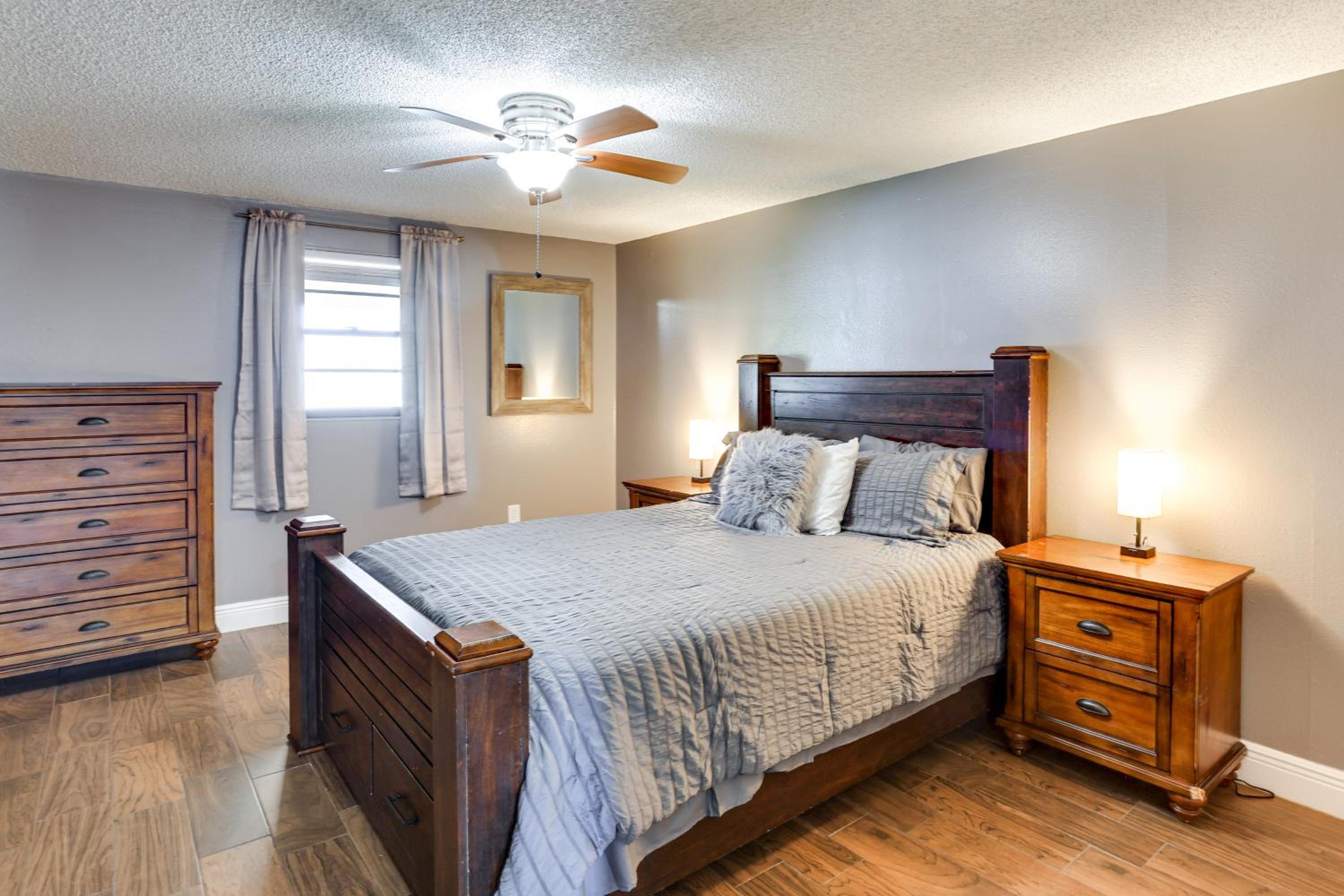 Walk to Lake Placid Family Home with BBQ and Bar Area