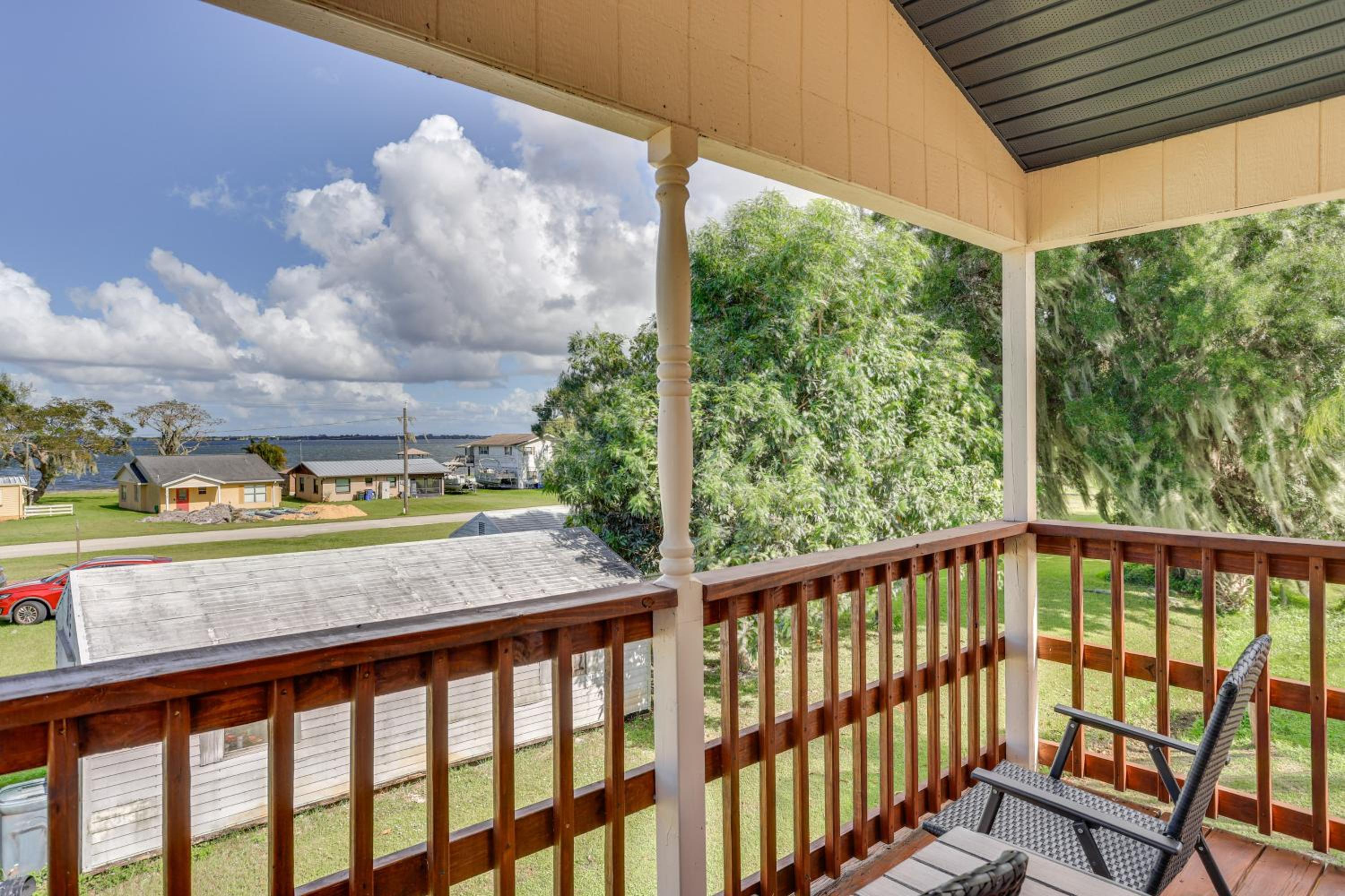 Walk to Lake Placid Family Home with BBQ and Bar Area