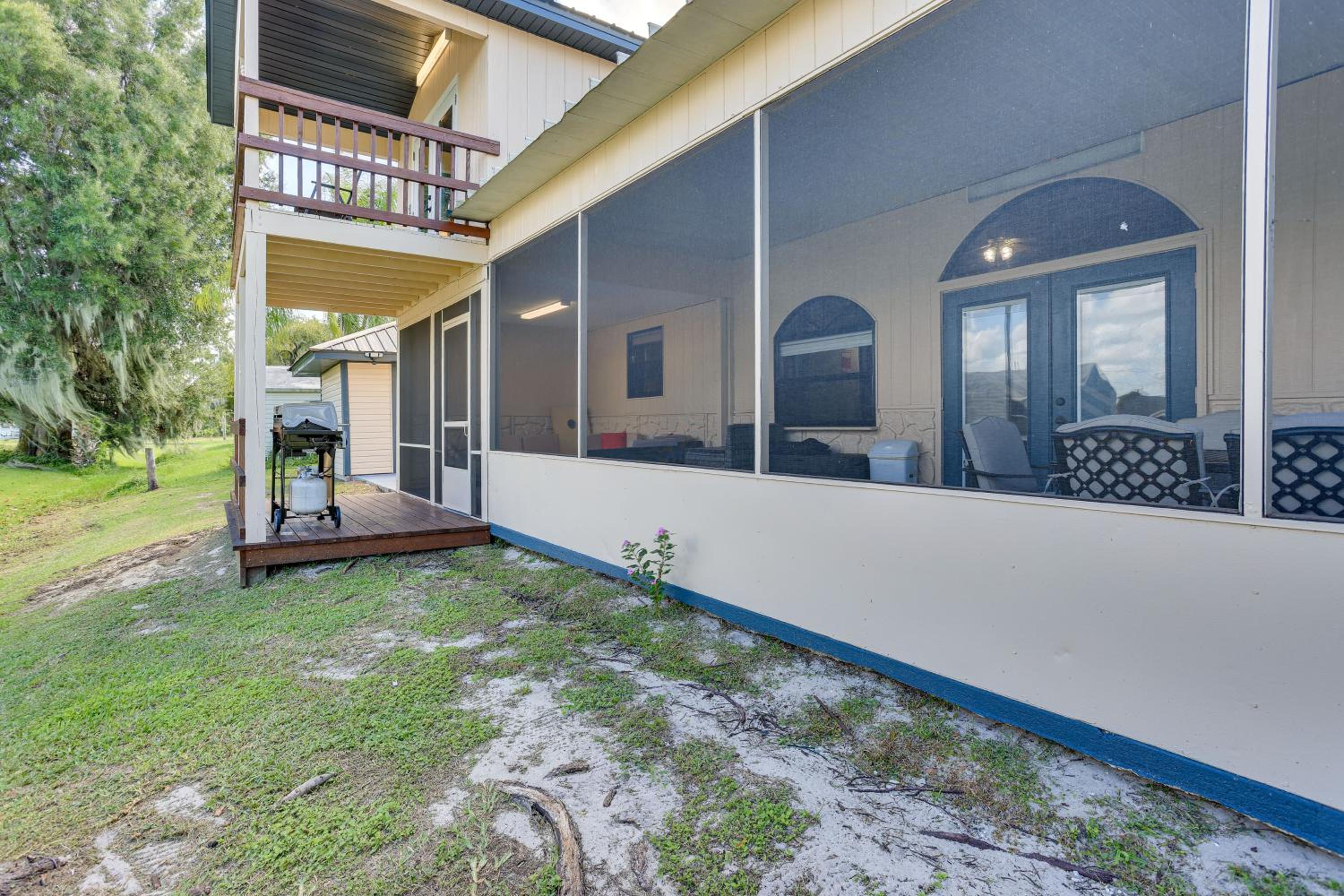 Walk to Lake Placid Family Home with BBQ and Bar Area