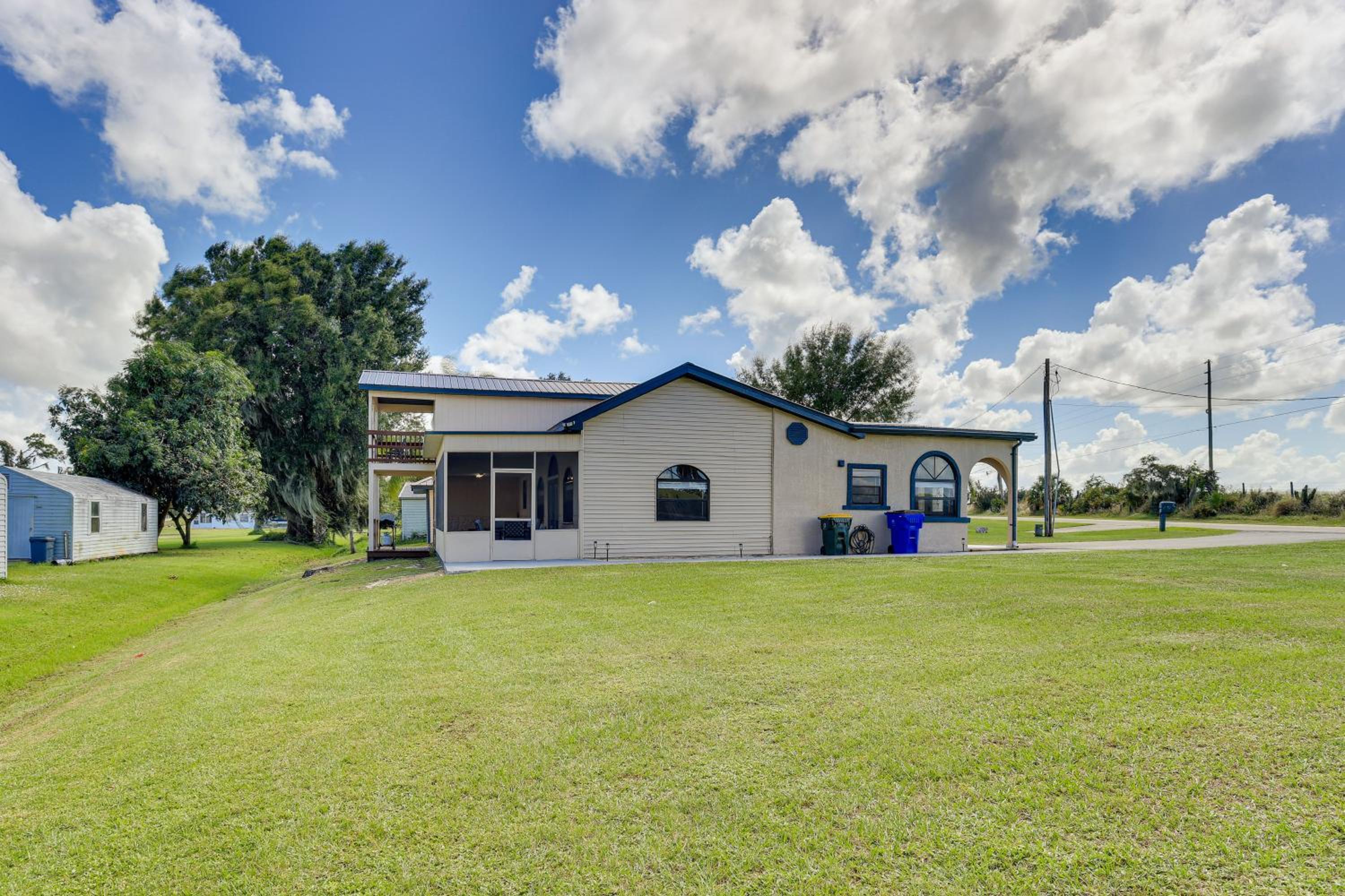 Walk to Lake Placid Family Home with BBQ and Bar Area