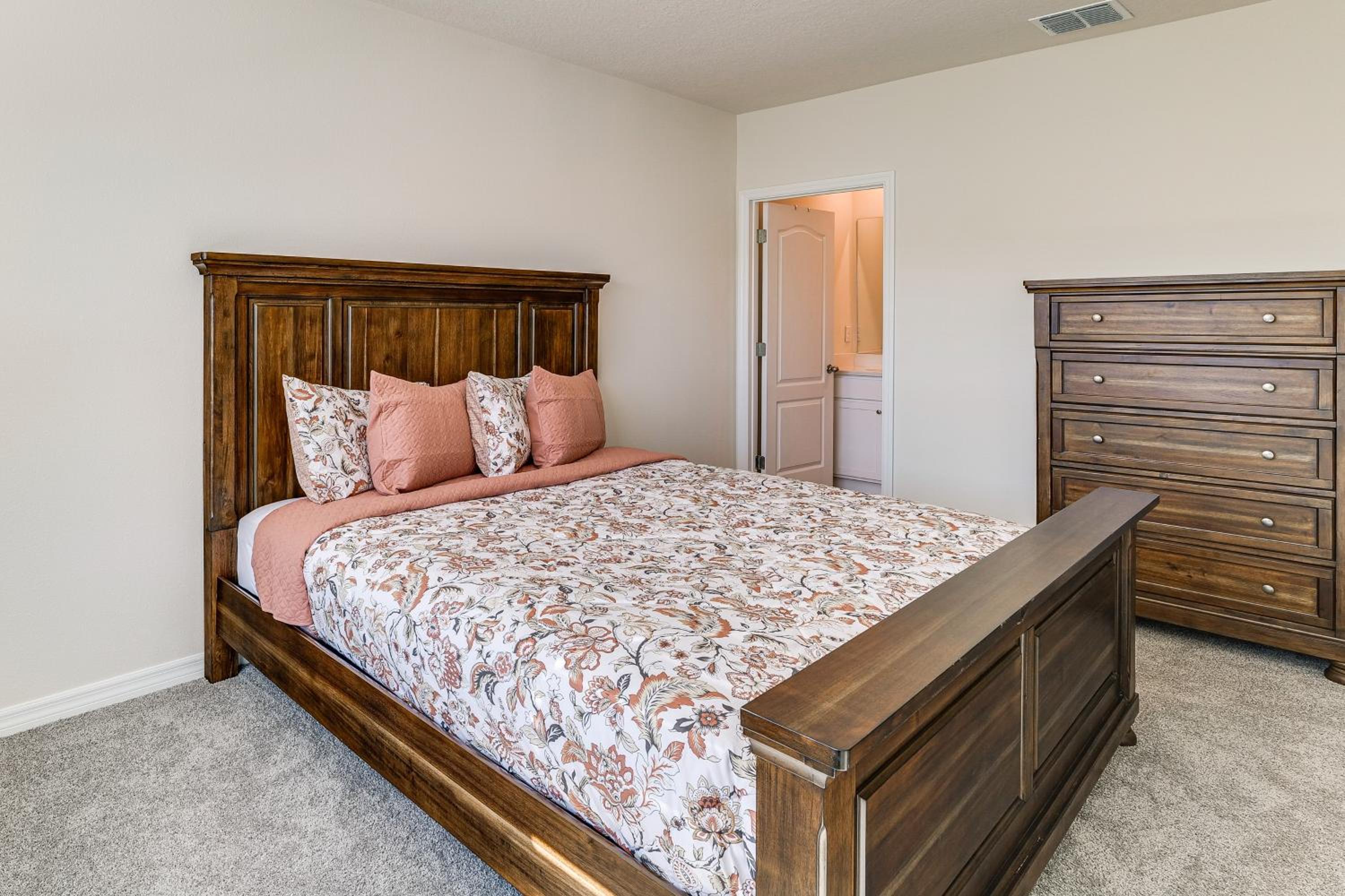 2 Mi to Dtwn: Newly Built Townhome in Davenport