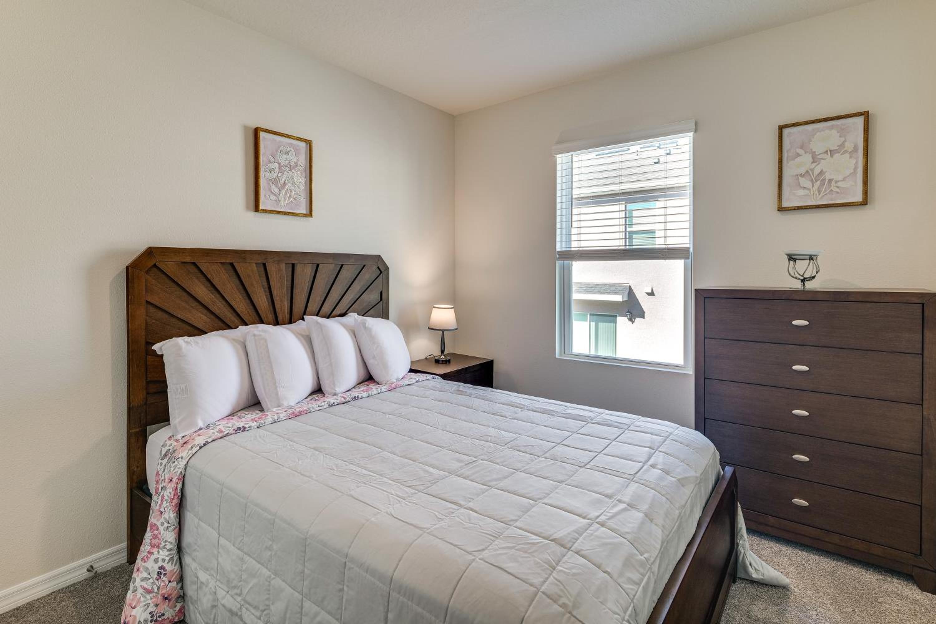 2 Mi to Dtwn: Newly Built Townhome in Davenport