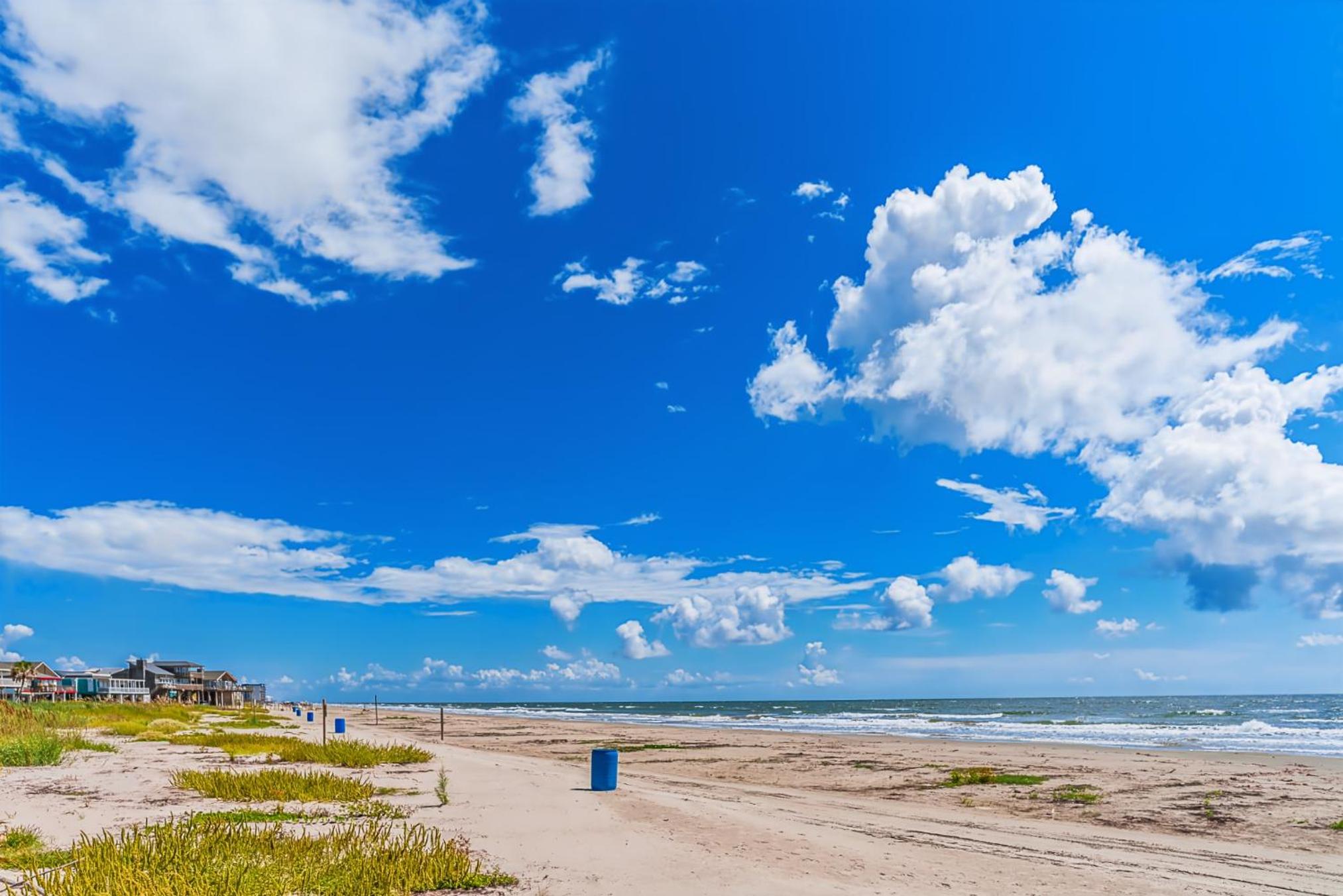 Beachfront Panoramic Gulf Views Close to Seawall