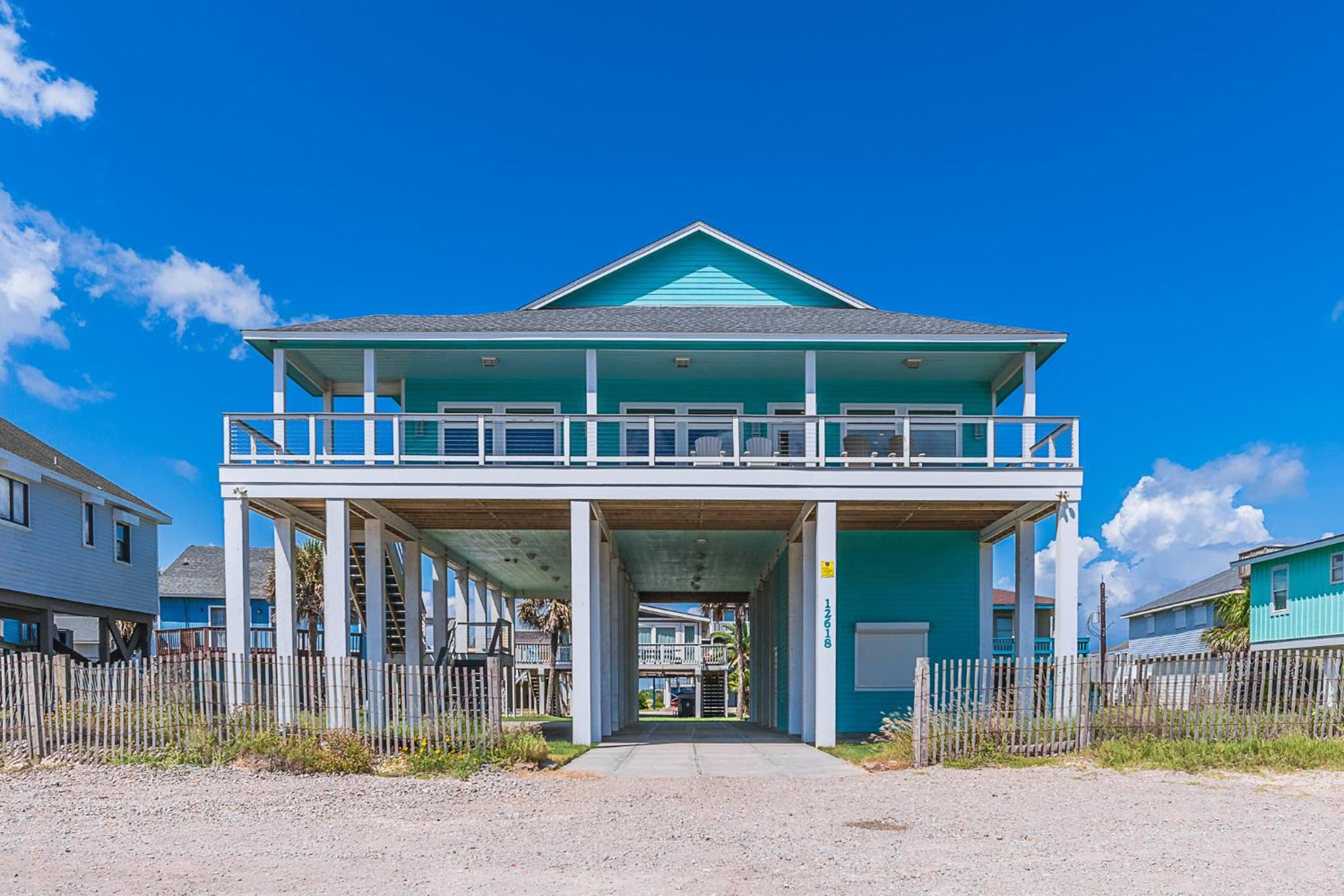 Beachfront Panoramic Gulf Views Close to Seawall