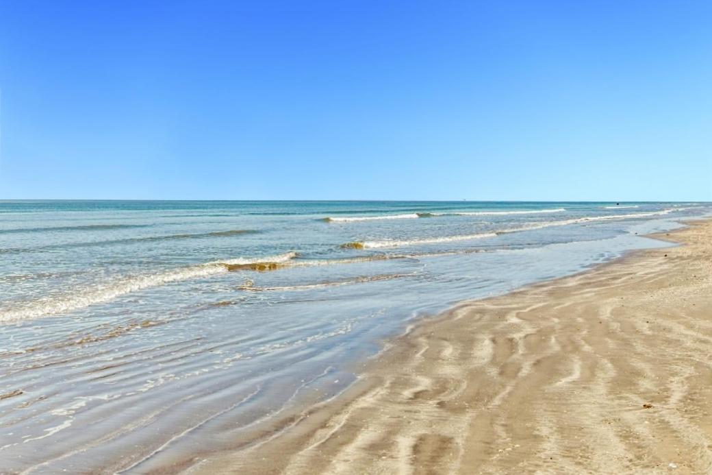 Beachfront Panoramic Gulf Views Close to Seawall
