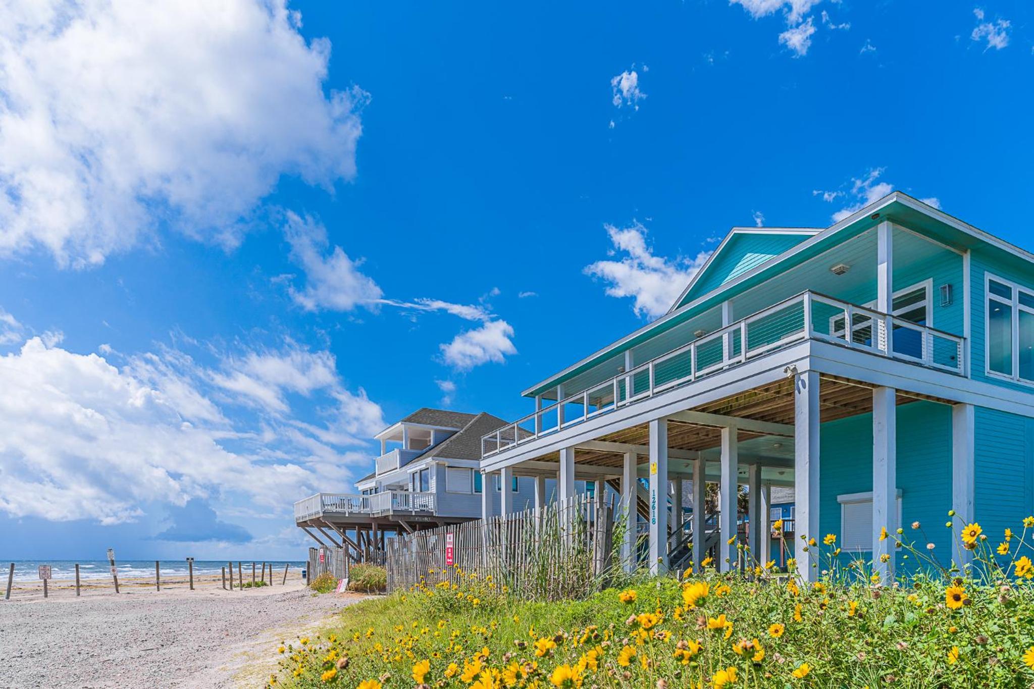 Beachfront Panoramic Gulf Views Close to Seawall