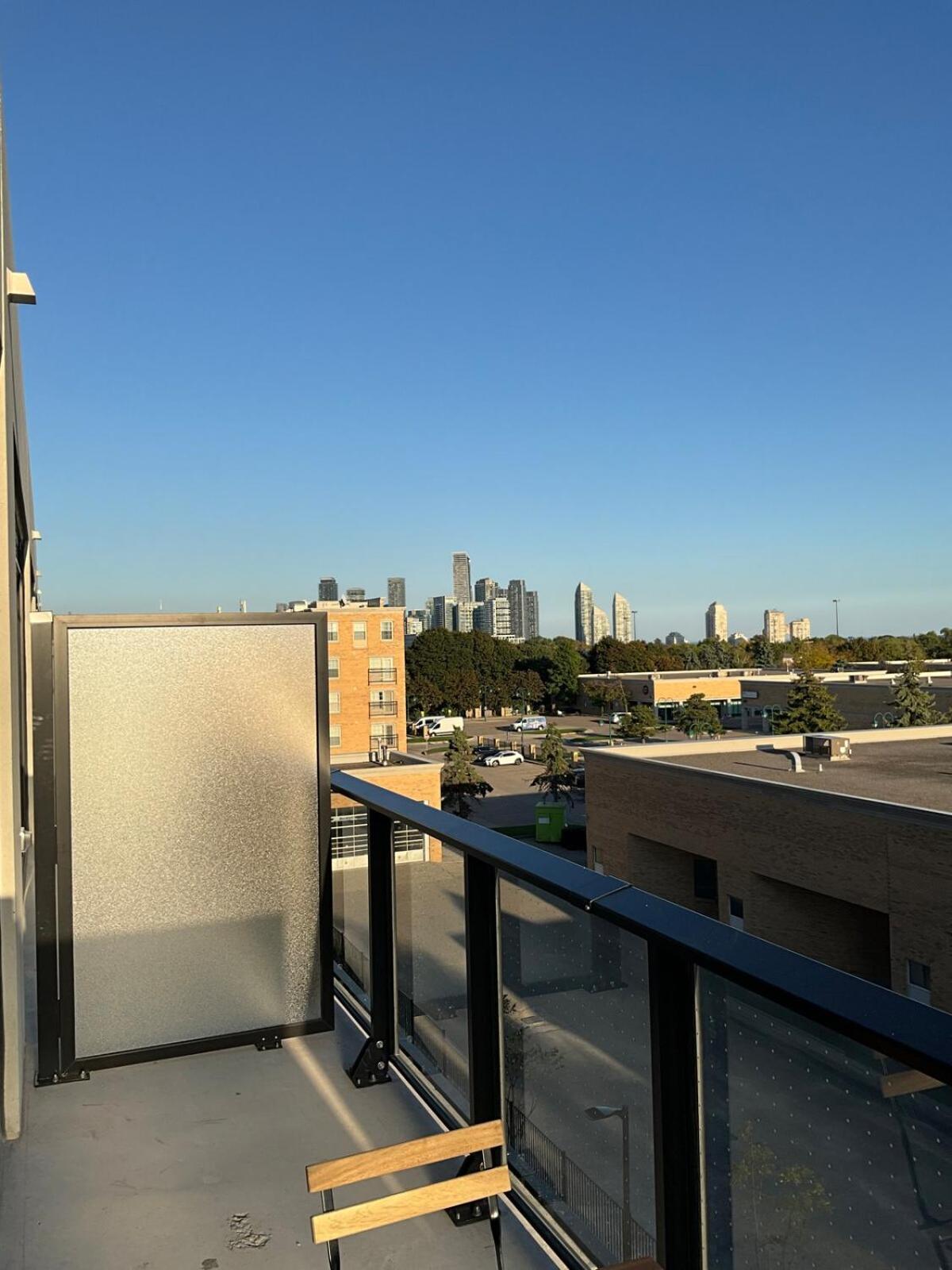 New Condo With Large Balcony - The Queensway Retreat