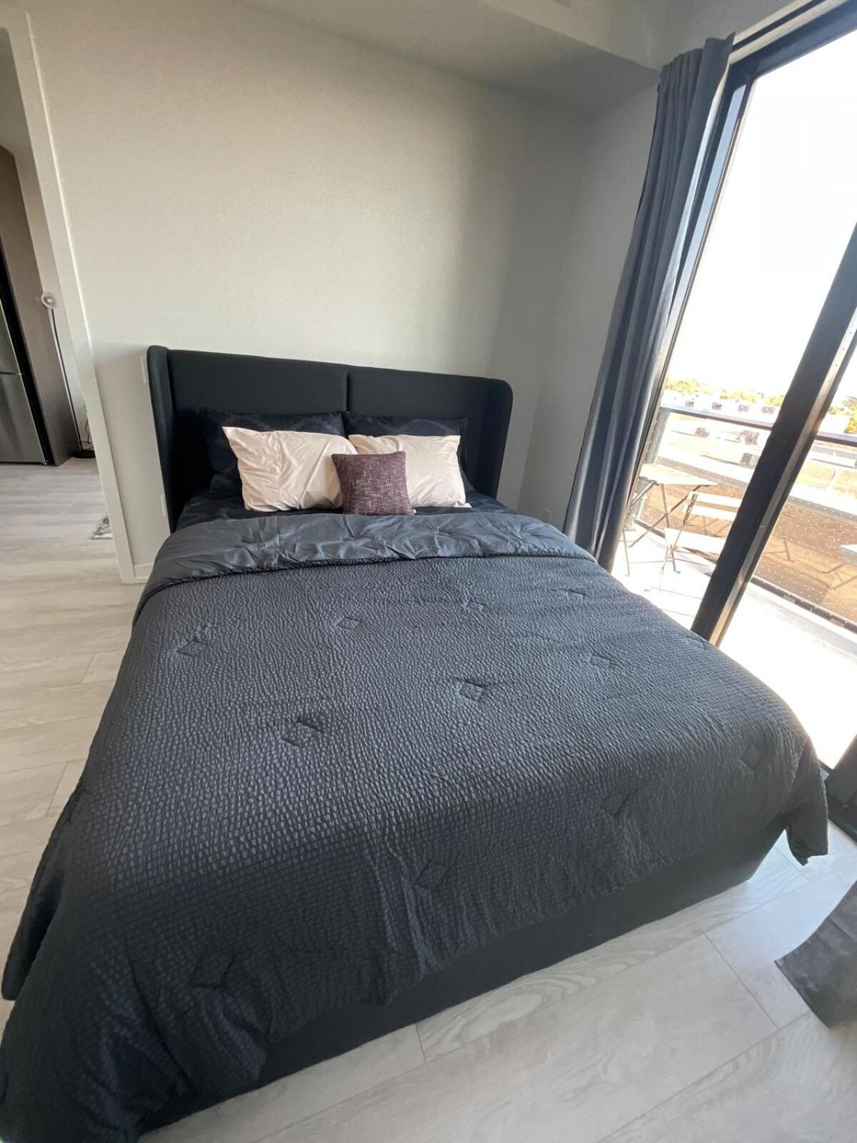 New Condo With Large Balcony - The Queensway Retreat