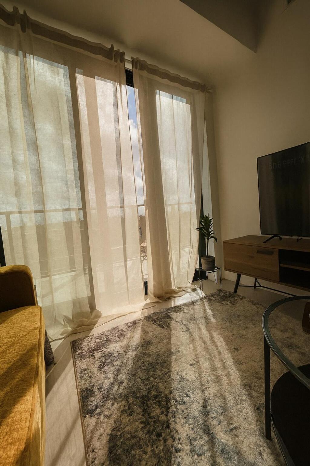 New Condo With Large Balcony - The Queensway Retreat