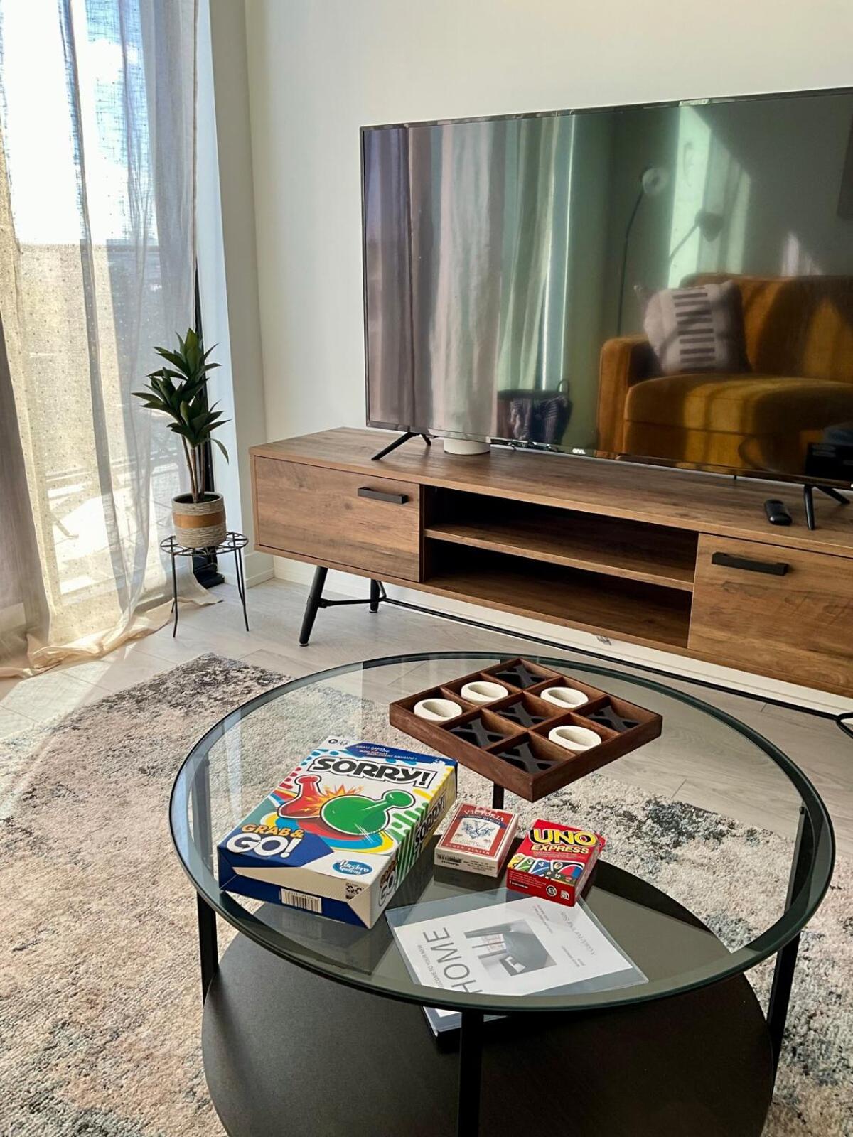 New Condo With Large Balcony - The Queensway Retreat