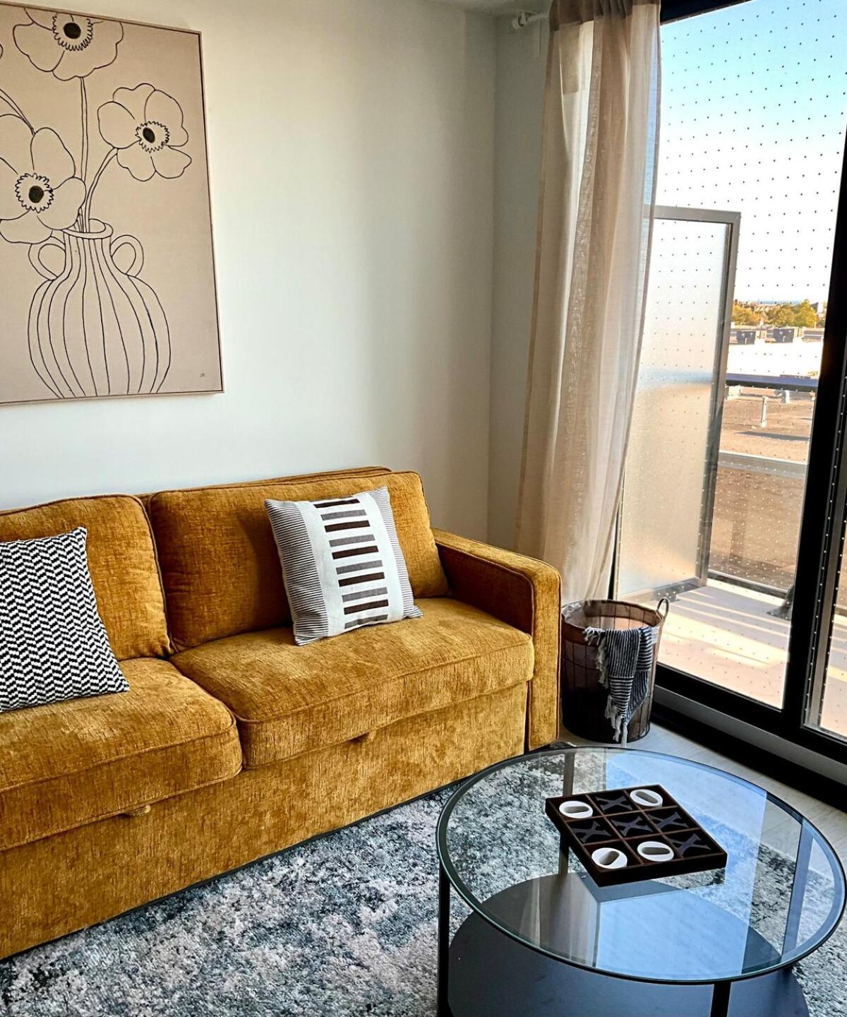 New Condo With Large Balcony - The Queensway Retreat