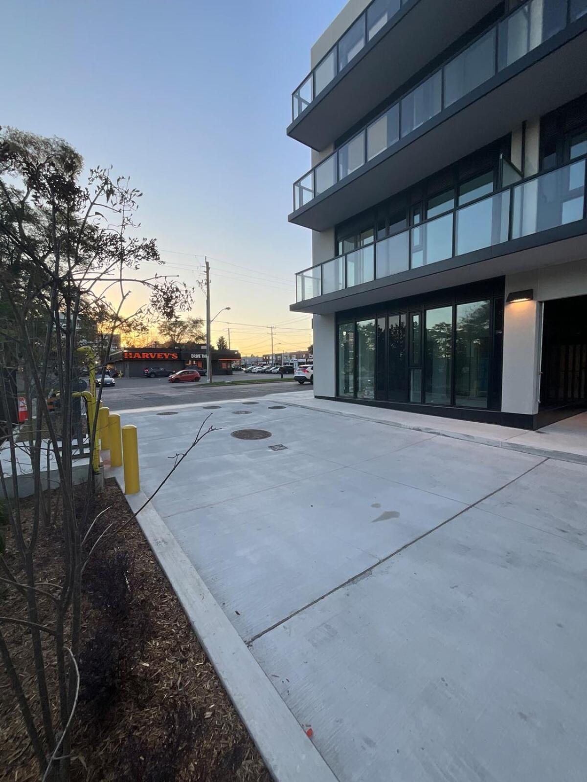 New Condo With Large Balcony - The Queensway Retreat