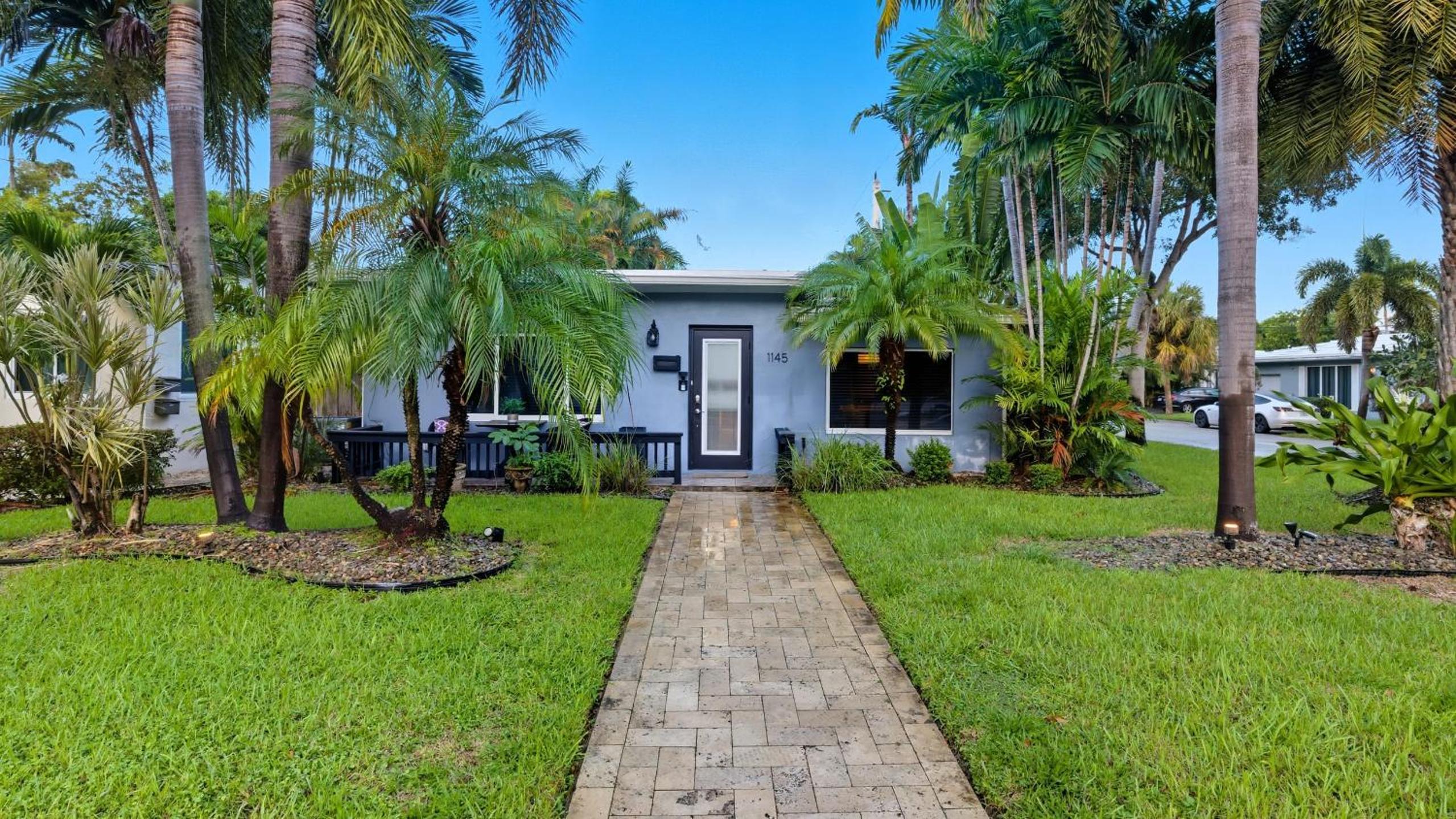 Fort Lauderdale Escape with Pool Hot Tub Dual Kitchens Paradise Stay by AvantStay