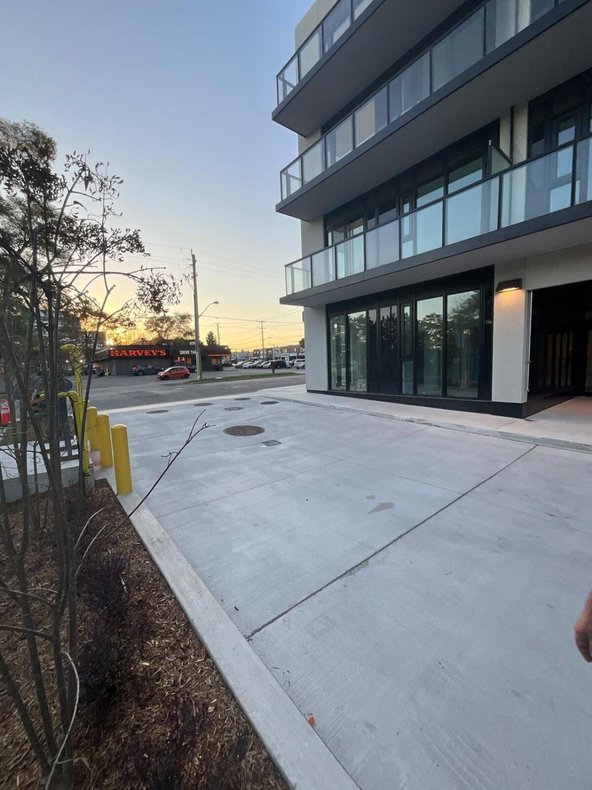 New Condo With Large Balcony - The Queensway Retreat