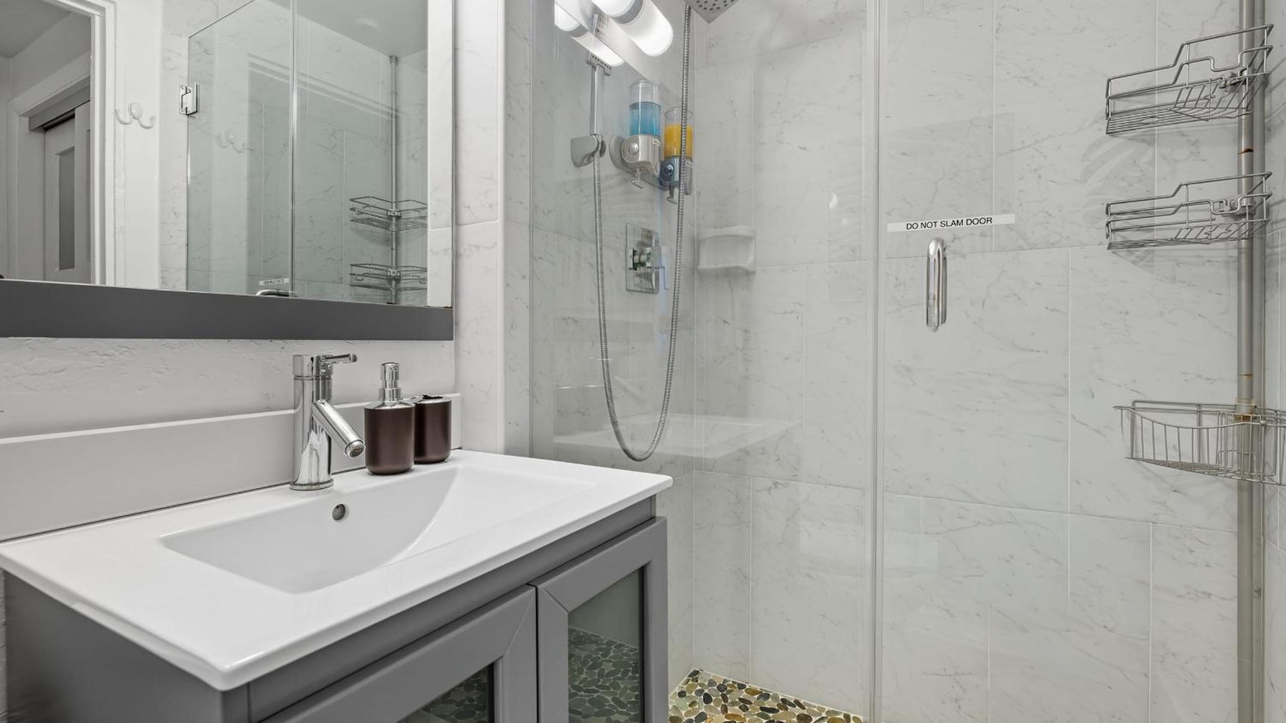 Fort Lauderdale Escape with Pool Hot Tub Dual Kitchens Paradise Stay by AvantStay