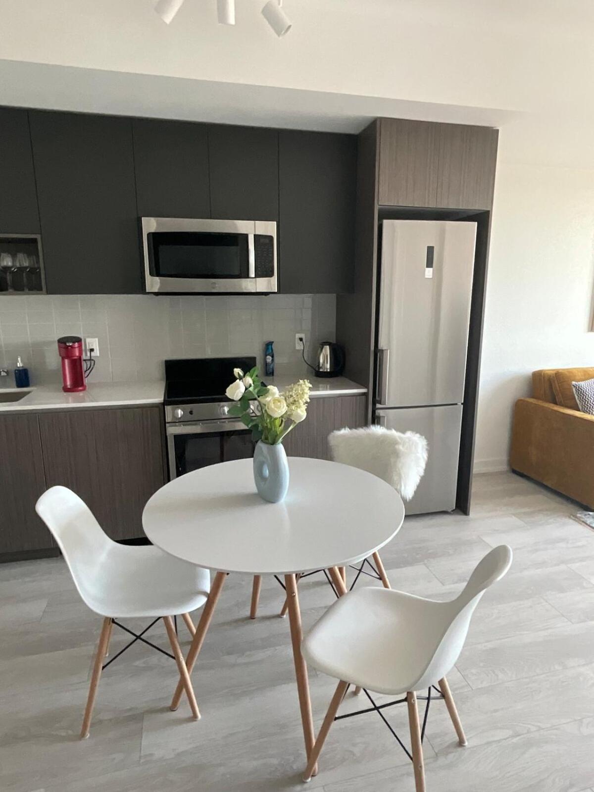 New Condo With Large Balcony - The Queensway Retreat