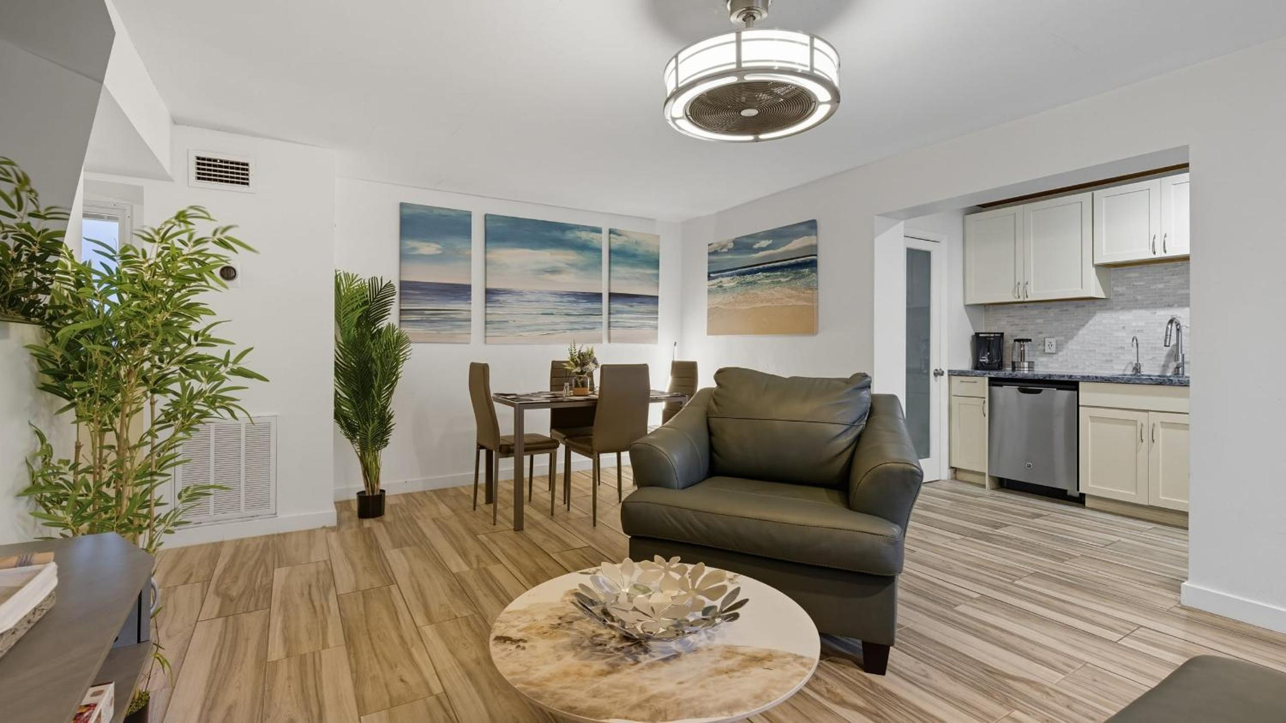 Fort Lauderdale Escape with Pool Hot Tub Dual Kitchens Paradise Stay by AvantStay