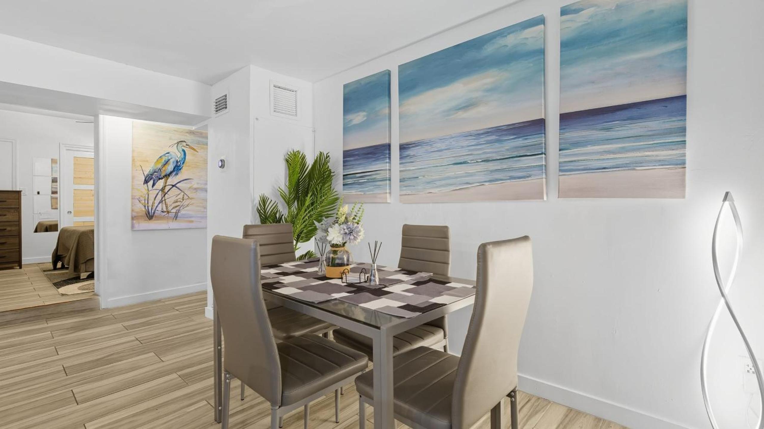 Fort Lauderdale Escape with Pool Hot Tub Dual Kitchens Paradise Stay by AvantStay