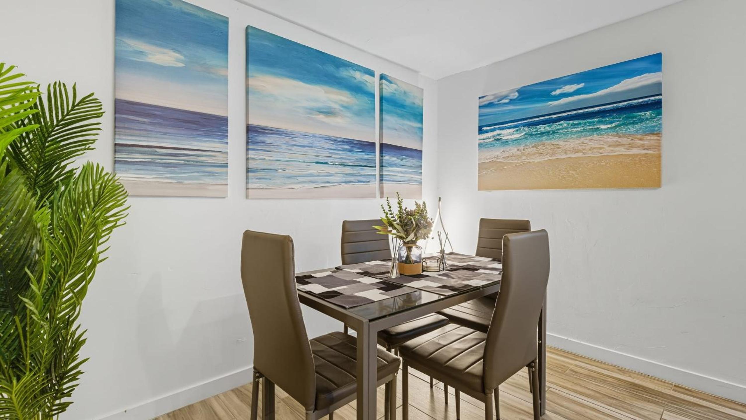Fort Lauderdale Escape with Pool Hot Tub Dual Kitchens Paradise Stay by AvantStay