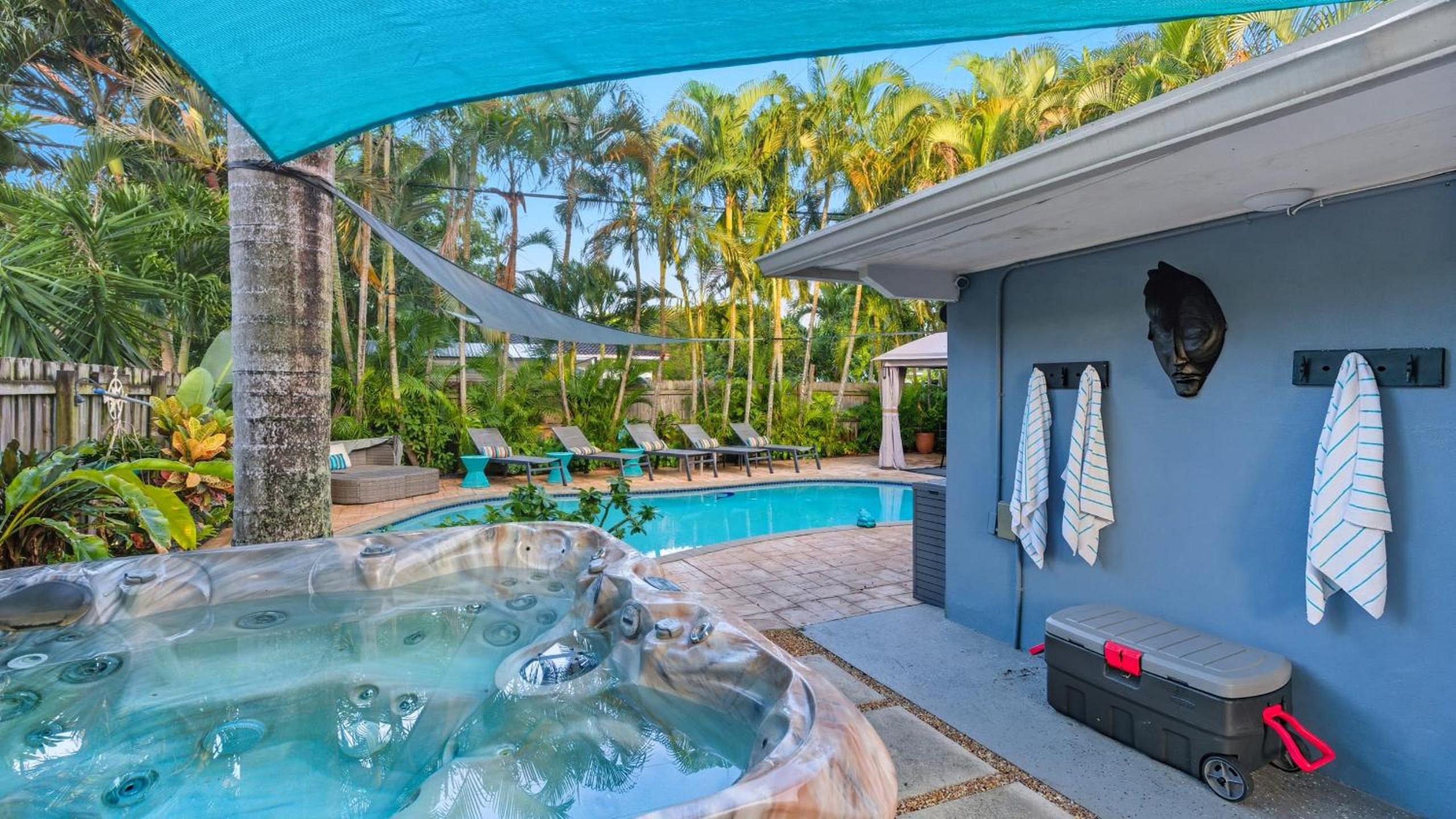 Fort Lauderdale Escape with Pool Hot Tub Dual Kitchens Paradise Stay by AvantStay