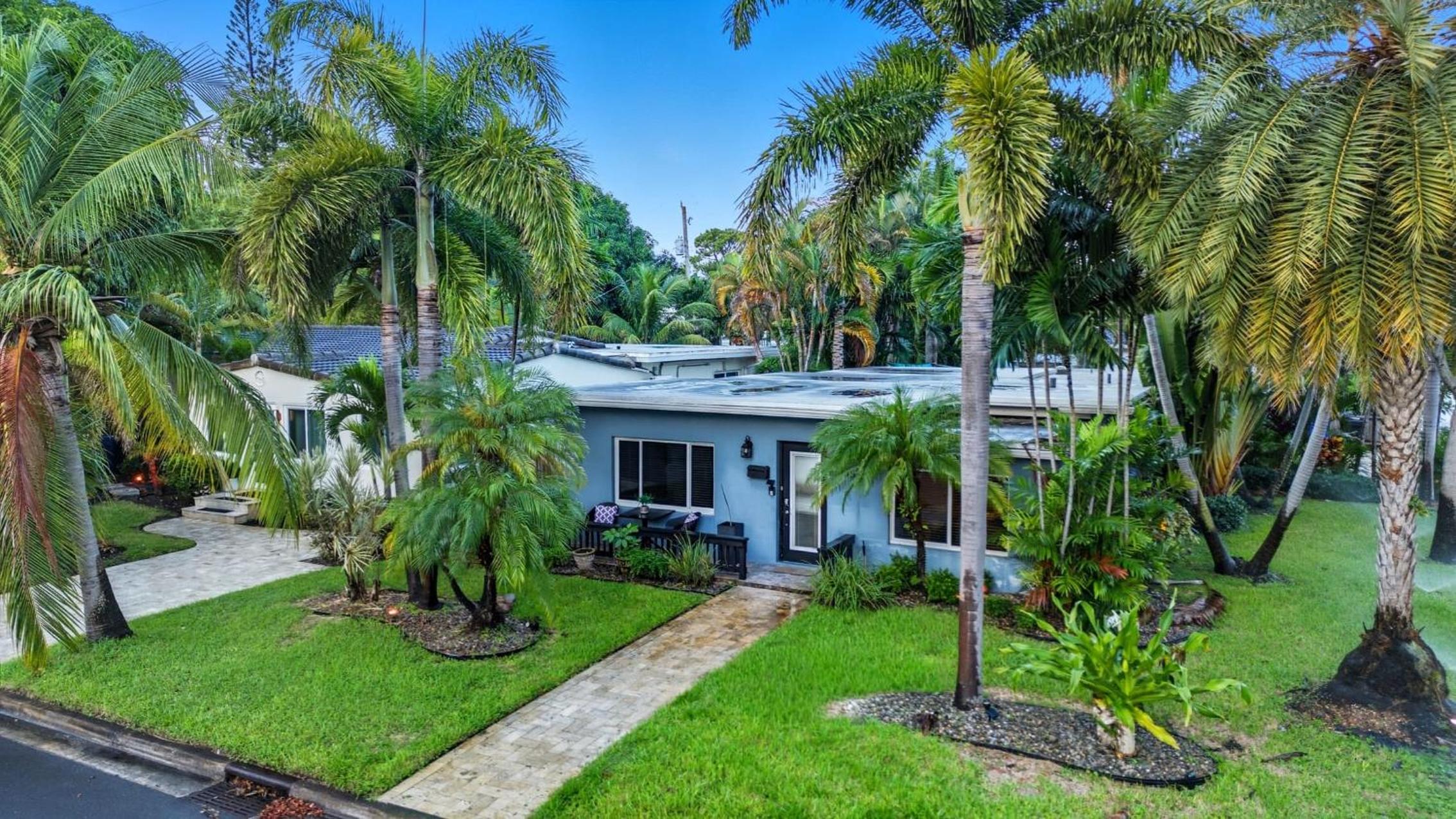 Fort Lauderdale Escape with Pool Hot Tub Dual Kitchens Paradise Stay by AvantStay