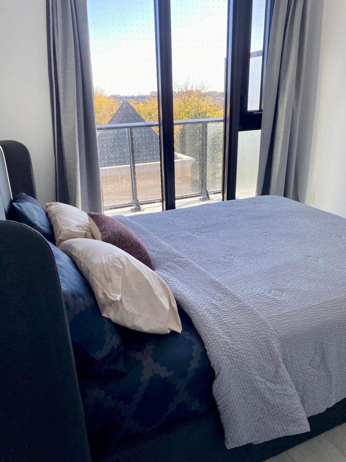 New Condo With Large Balcony - The Queensway Retreat
