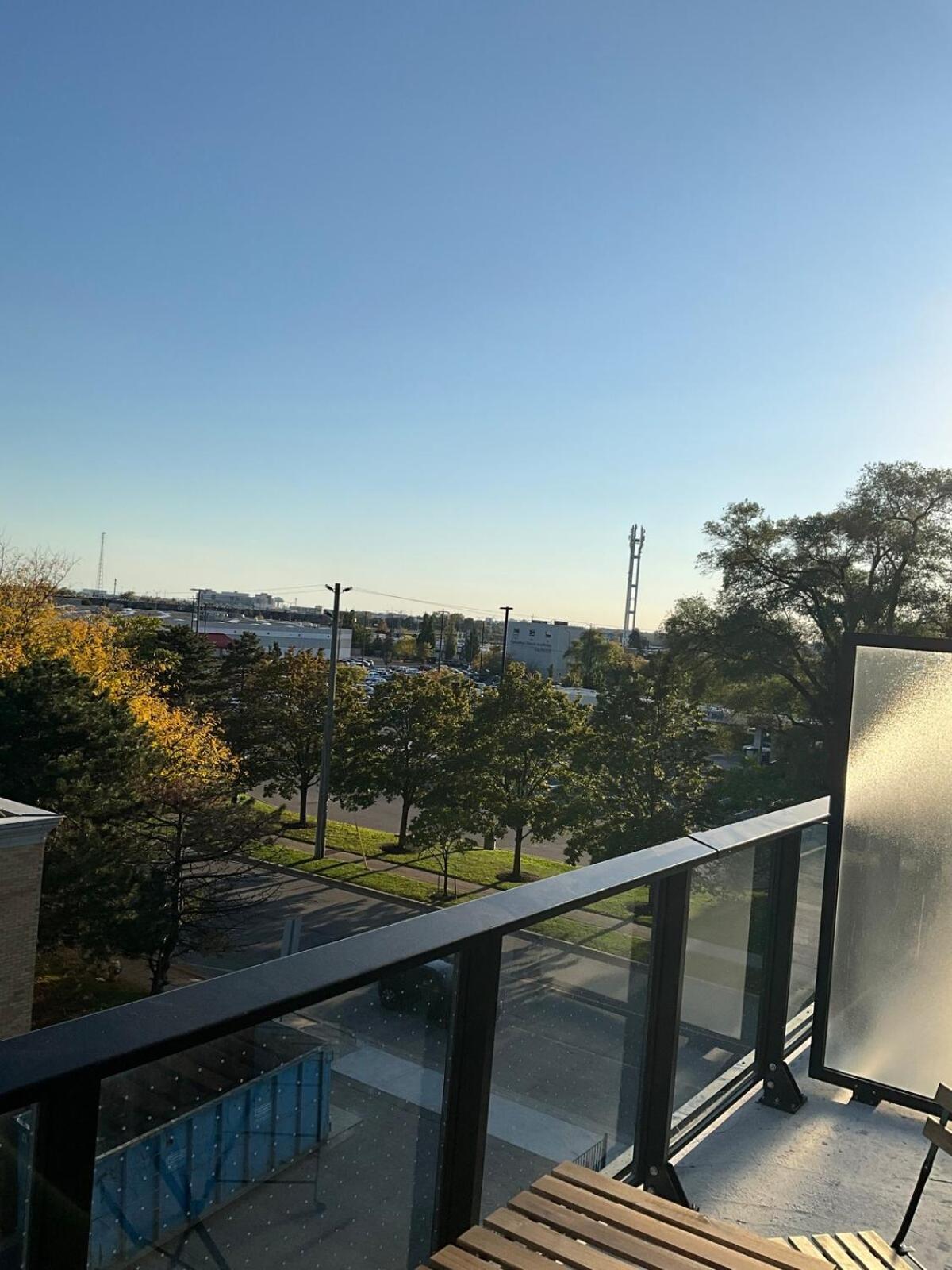New Condo With Large Balcony - The Queensway Retreat