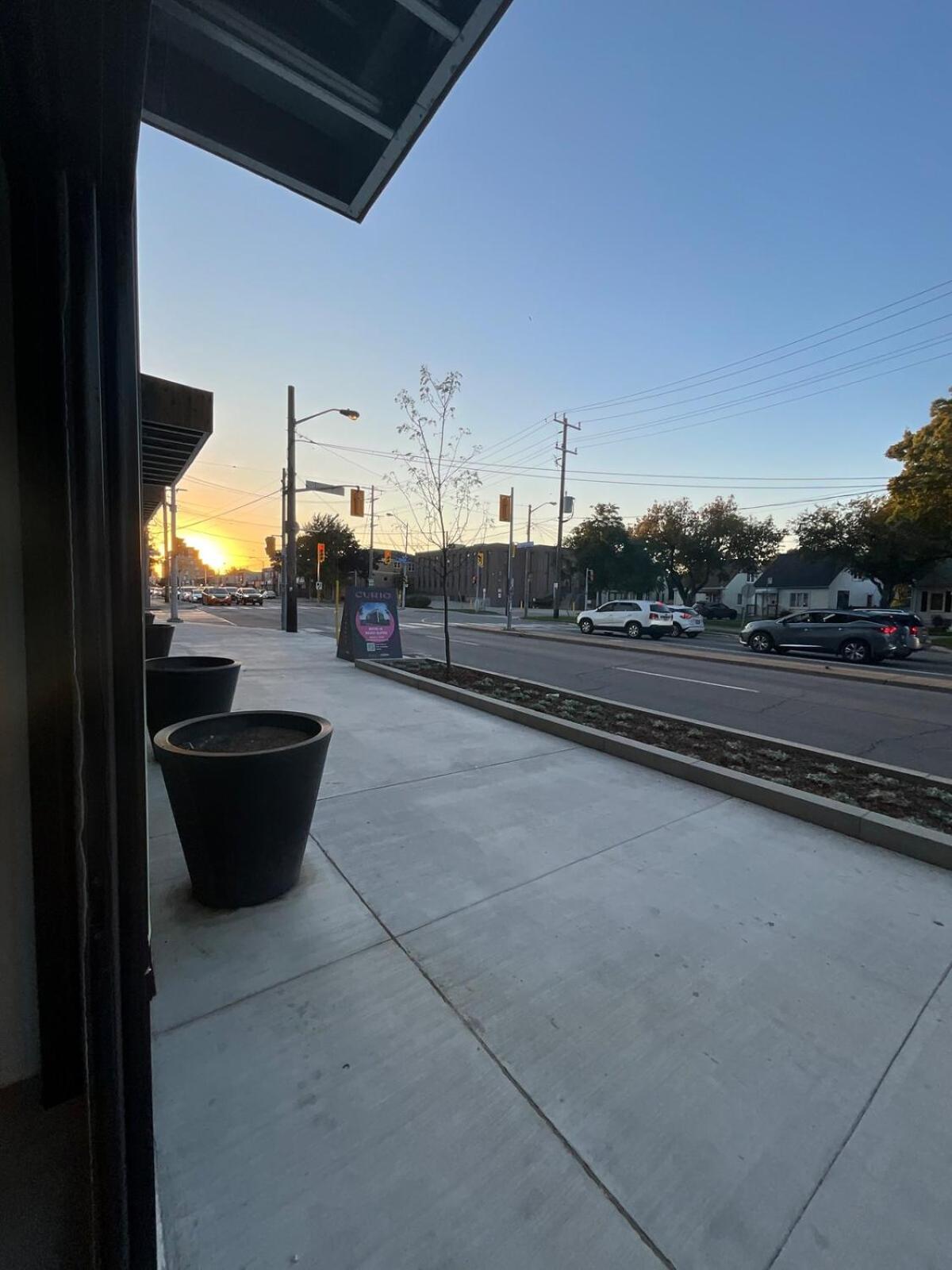 New Condo With Large Balcony - The Queensway Retreat