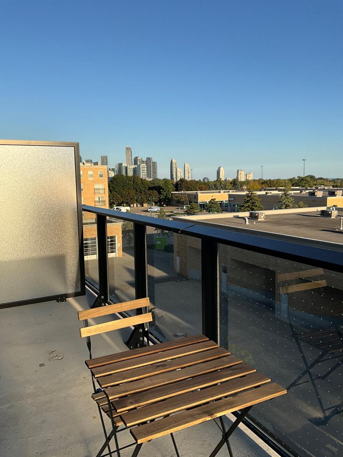 New Condo With Large Balcony - The Queensway Retreat