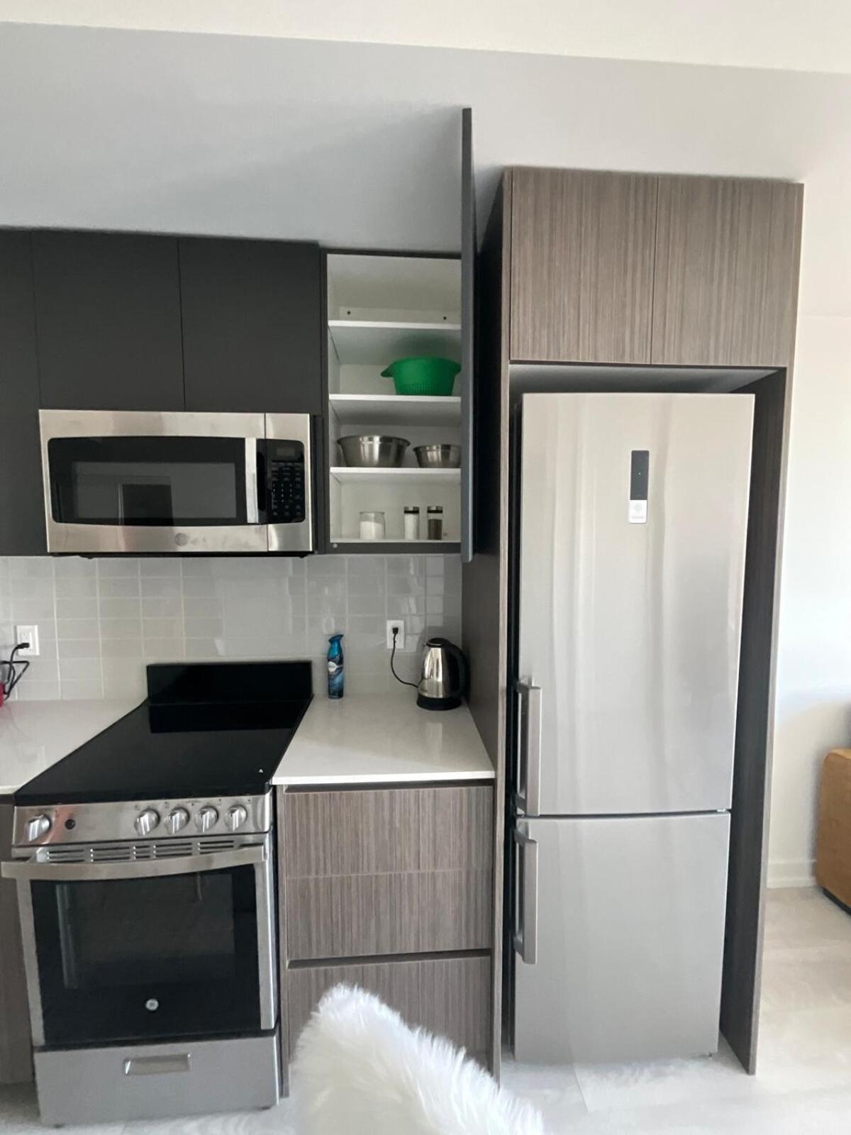 New Condo With Large Balcony - The Queensway Retreat