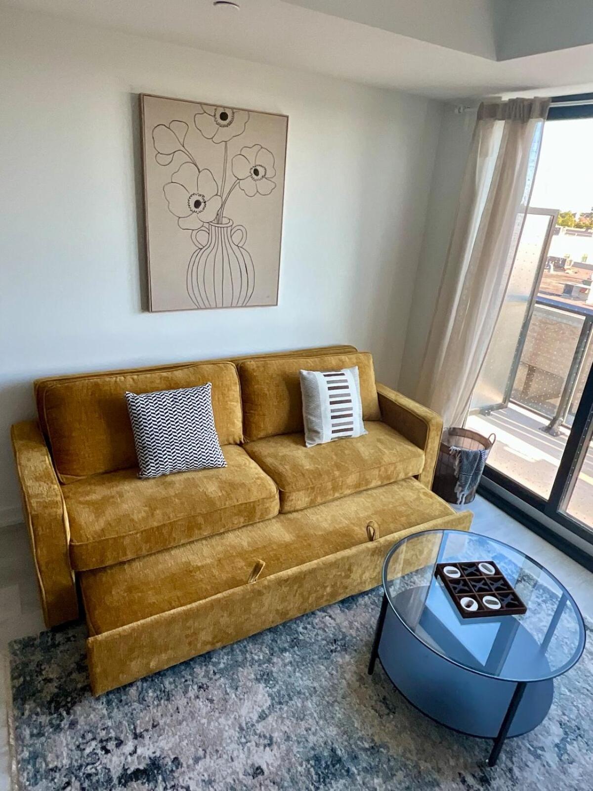 New Condo With Large Balcony - The Queensway Retreat