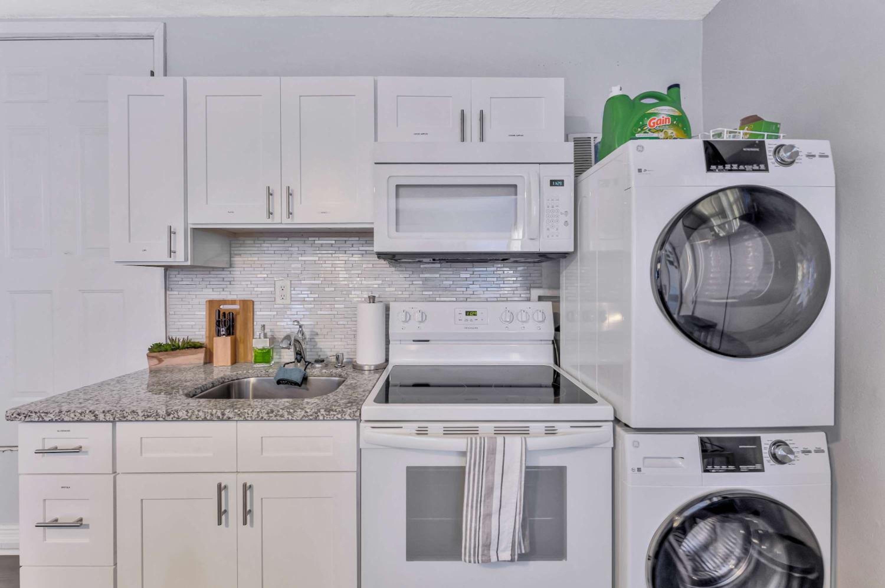 Sunny Tampa Home Near Downtown & Stadiums