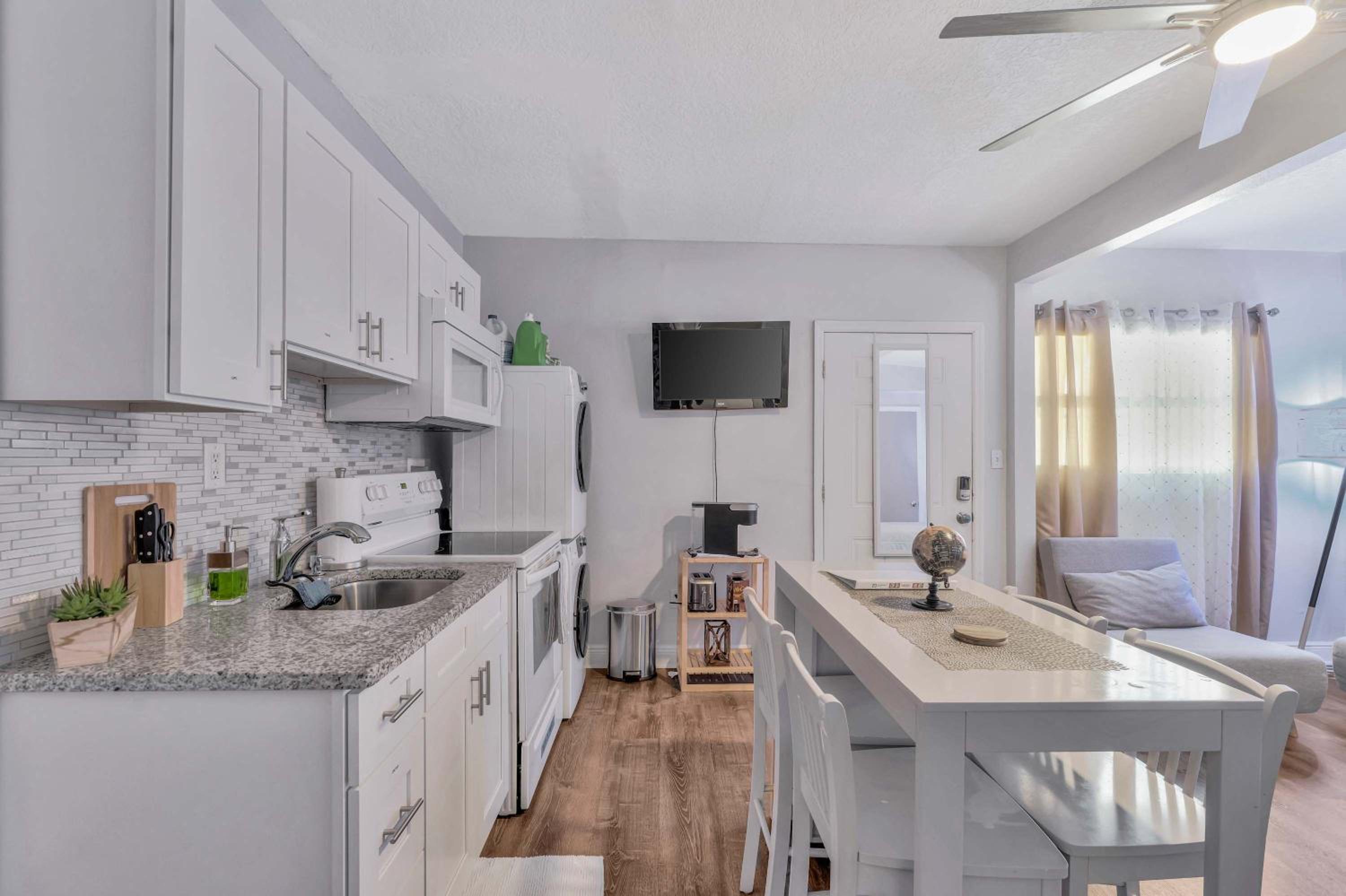 Sunny Tampa Home Near Downtown & Stadiums