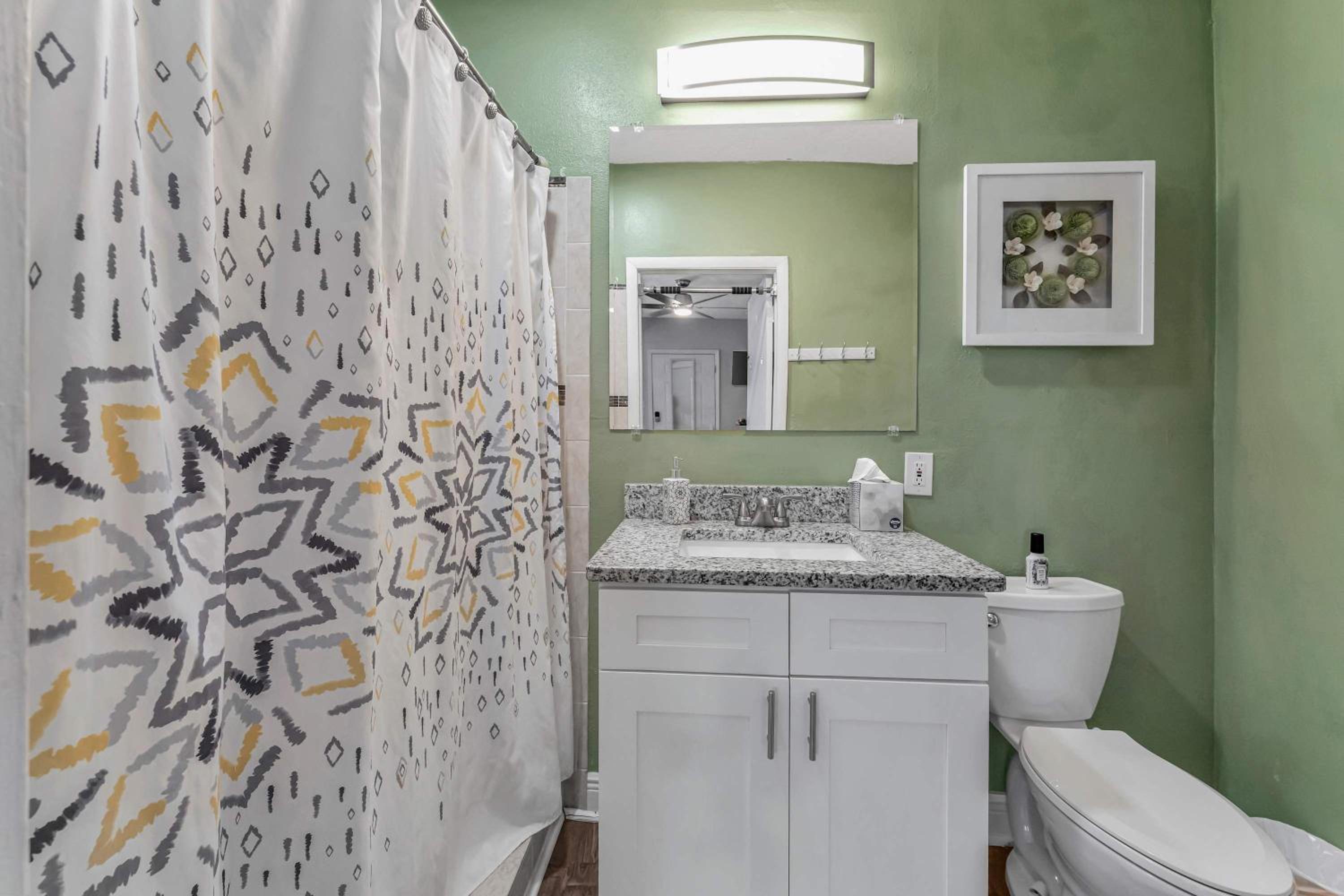 Sunny Tampa Home Near Downtown & Stadiums