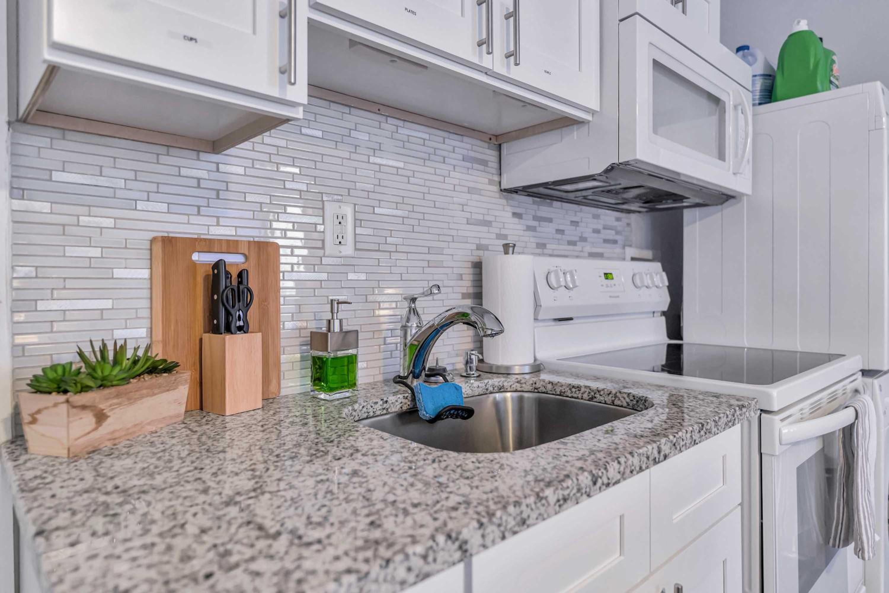 Sunny Tampa Home Near Downtown & Stadiums