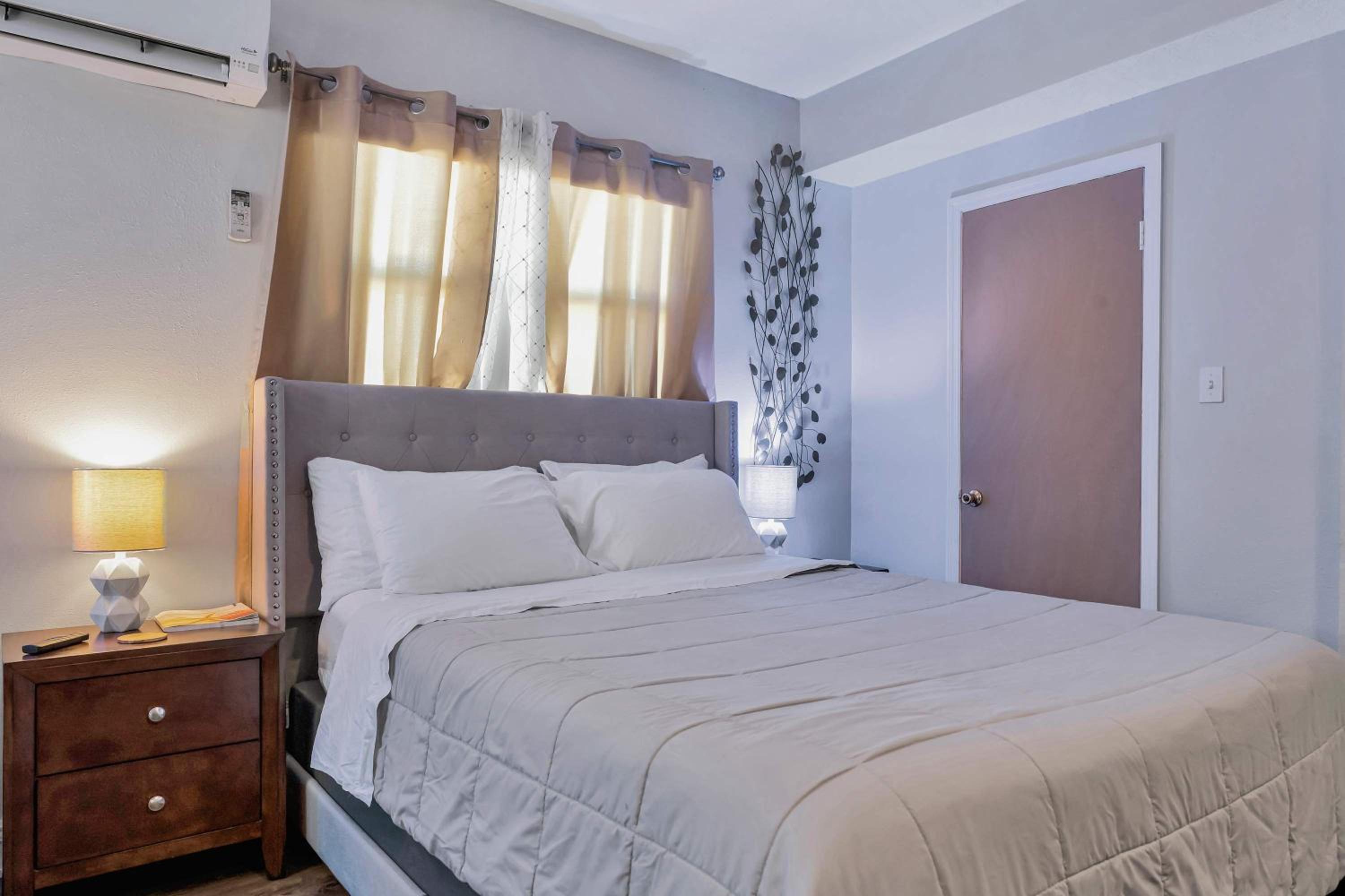 Sunny Tampa Home Near Downtown & Stadiums