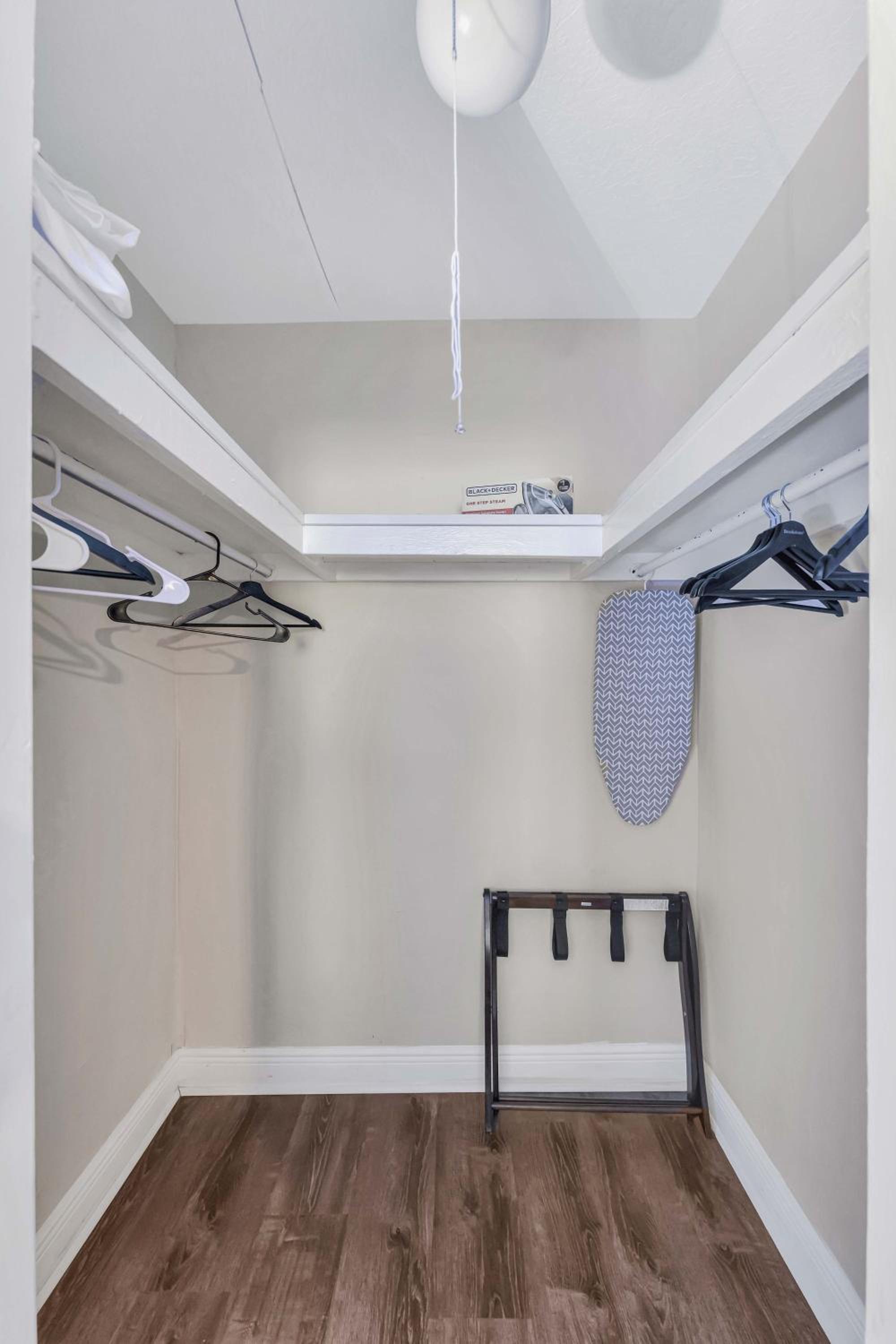 Sunny Tampa Home Near Downtown & Stadiums