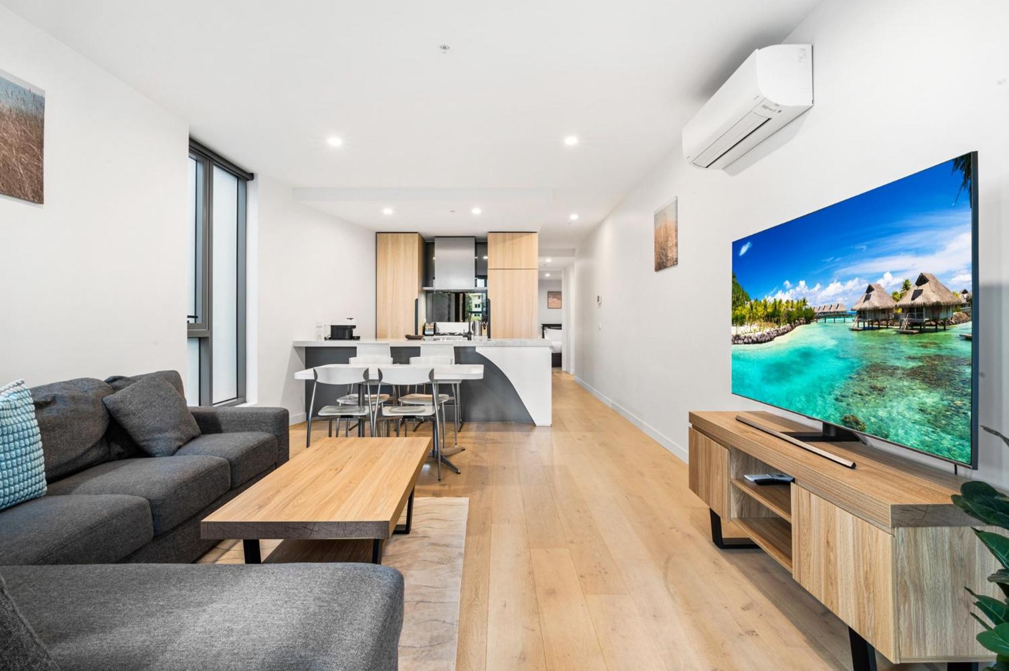 Bright 2-Bed Flat with Cityside Charm