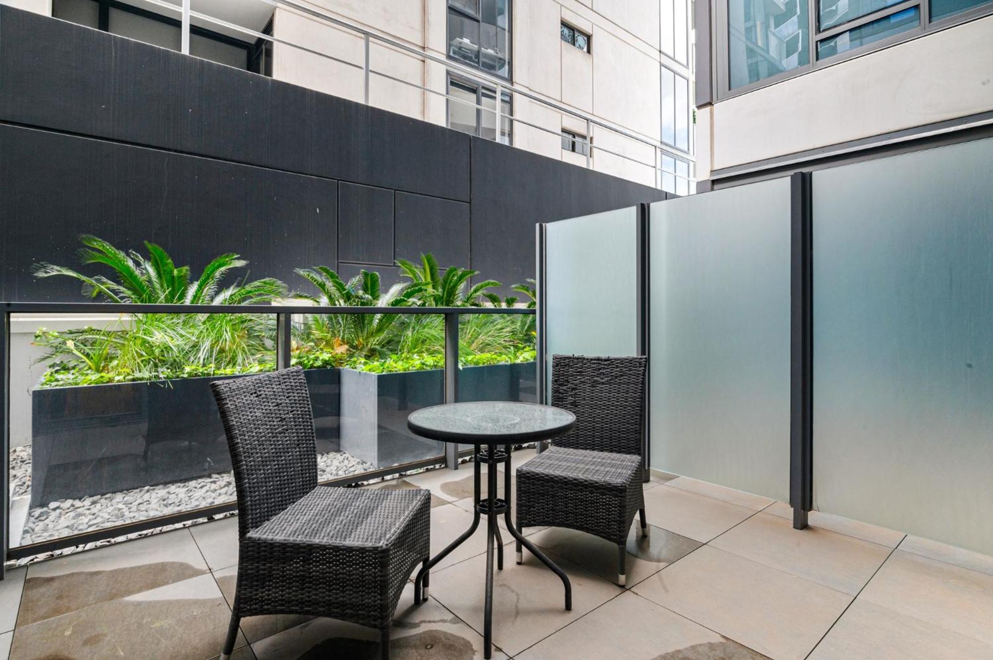 Bright 2-Bed Flat with Cityside Charm