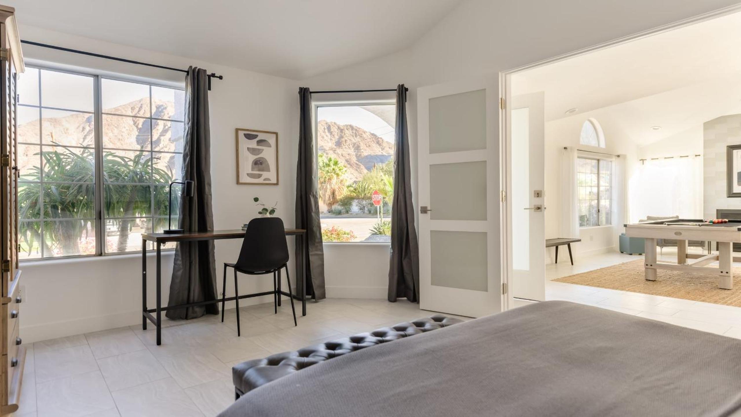 Casa Piña by AvantStay Vibrant Palm Springs Oasis w Colorful Stylish Design