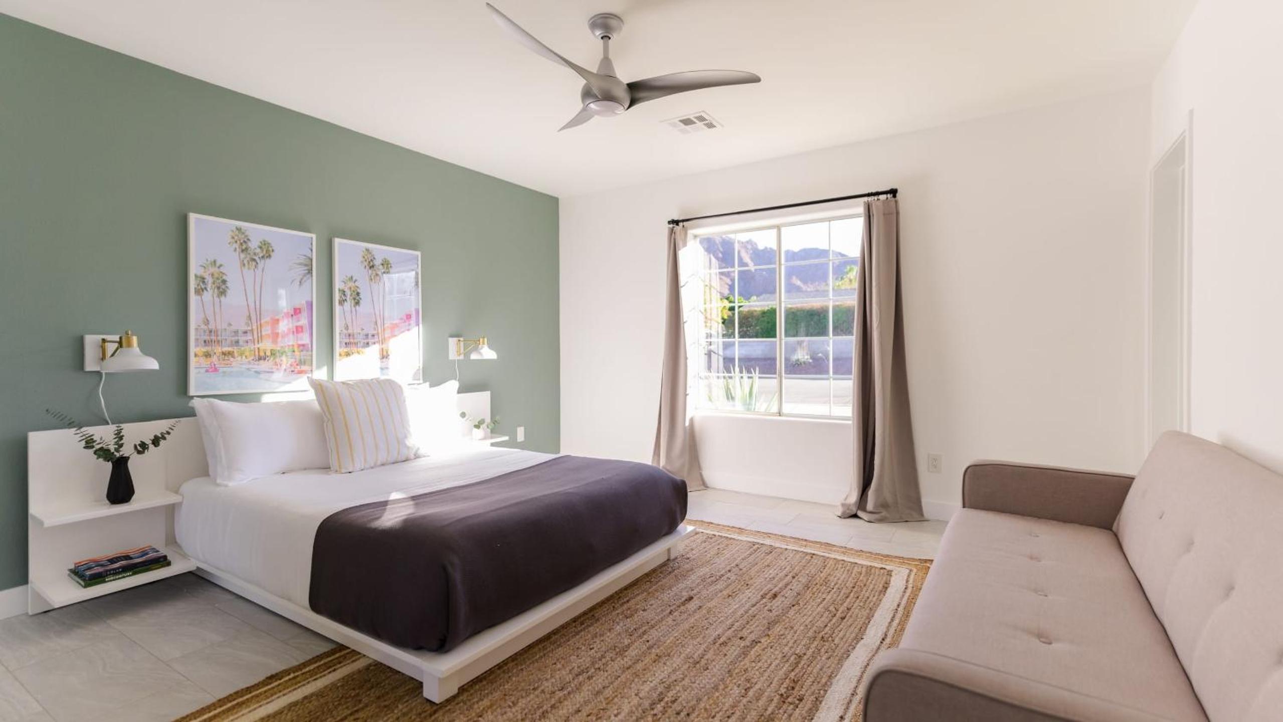Casa Piña by AvantStay Vibrant Palm Springs Oasis w Colorful Stylish Design