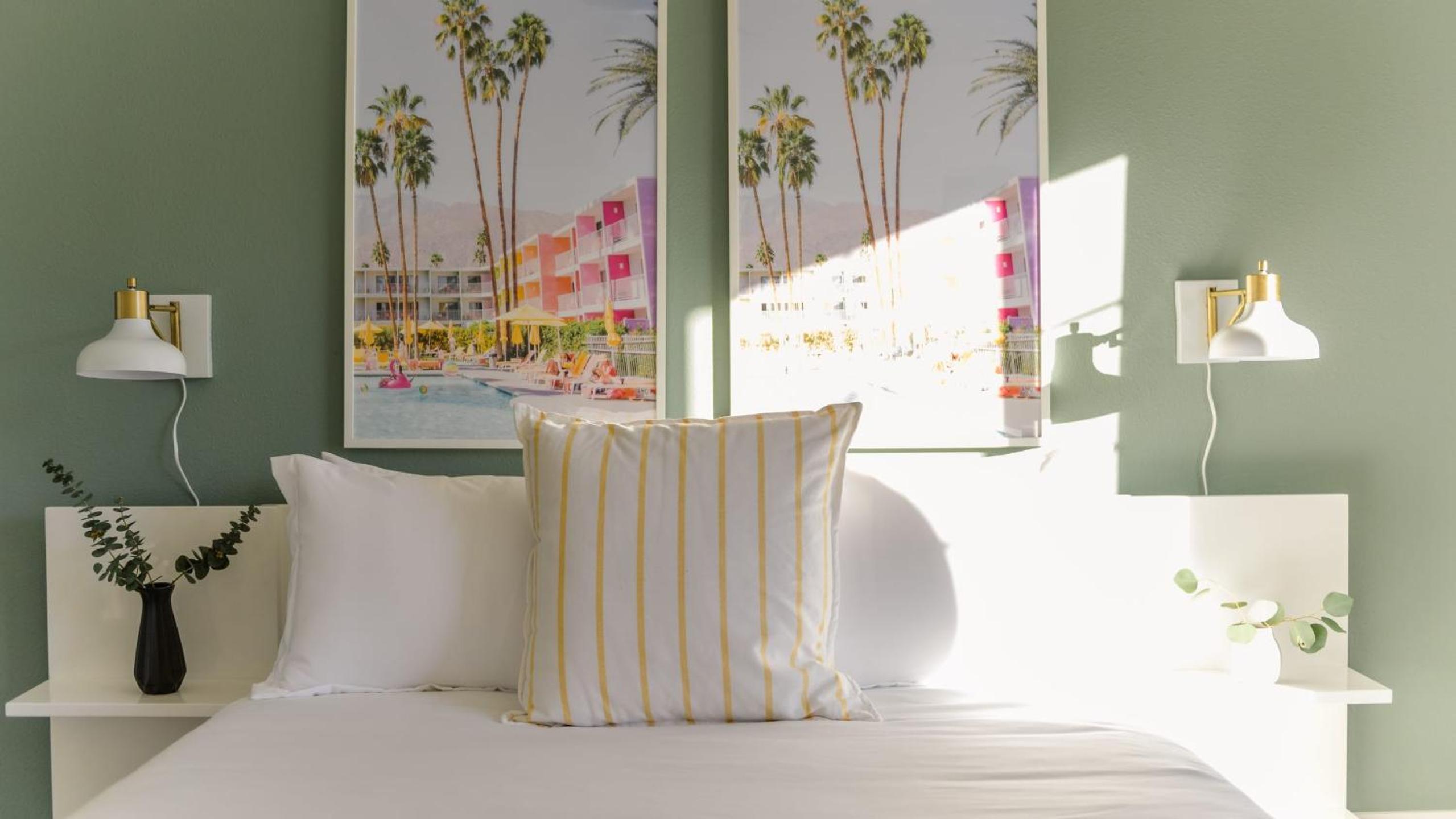 Casa Piña by AvantStay Vibrant Palm Springs Oasis w Colorful Stylish Design