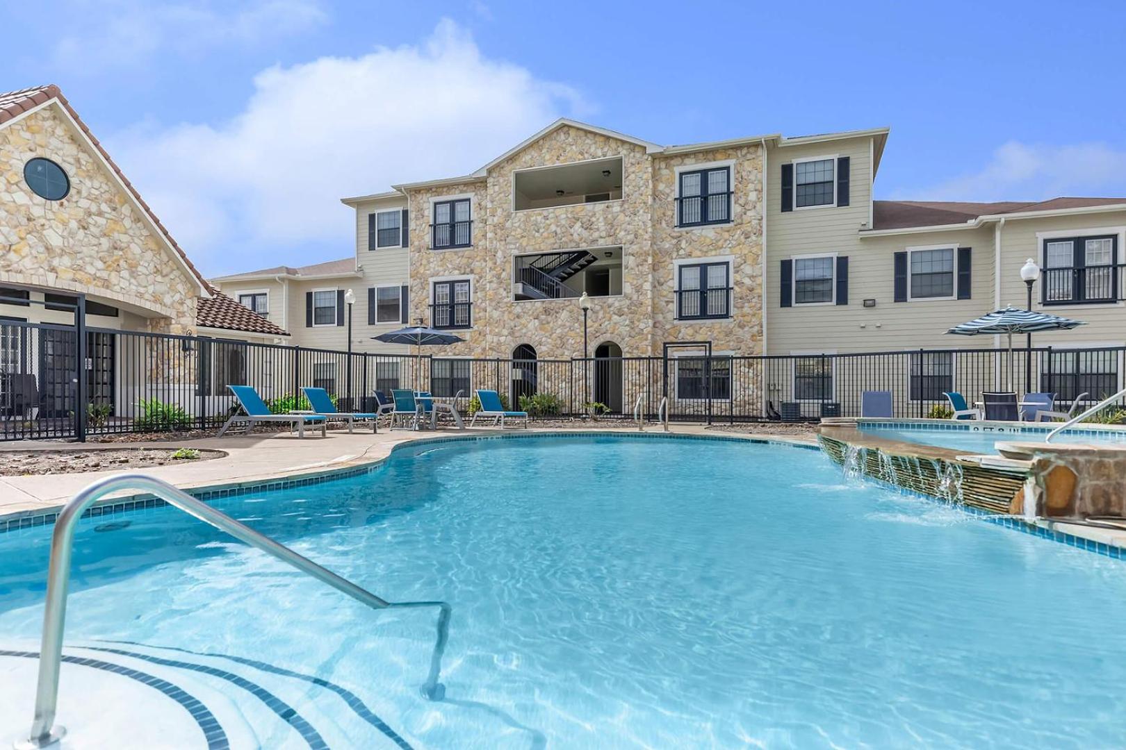 Landing Beautiful 2BD Gym
