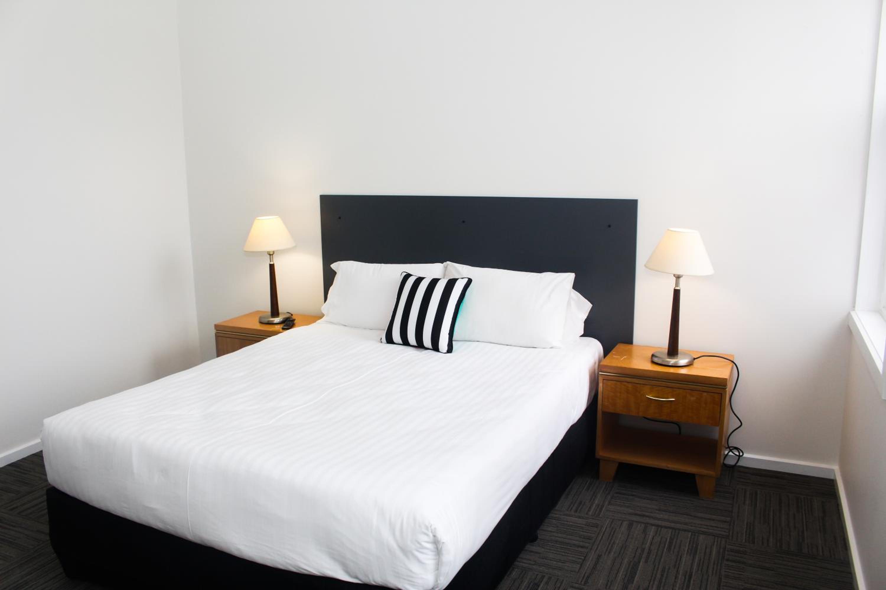 CROWN CENTRAL BUSINESS DISTRICT Motel