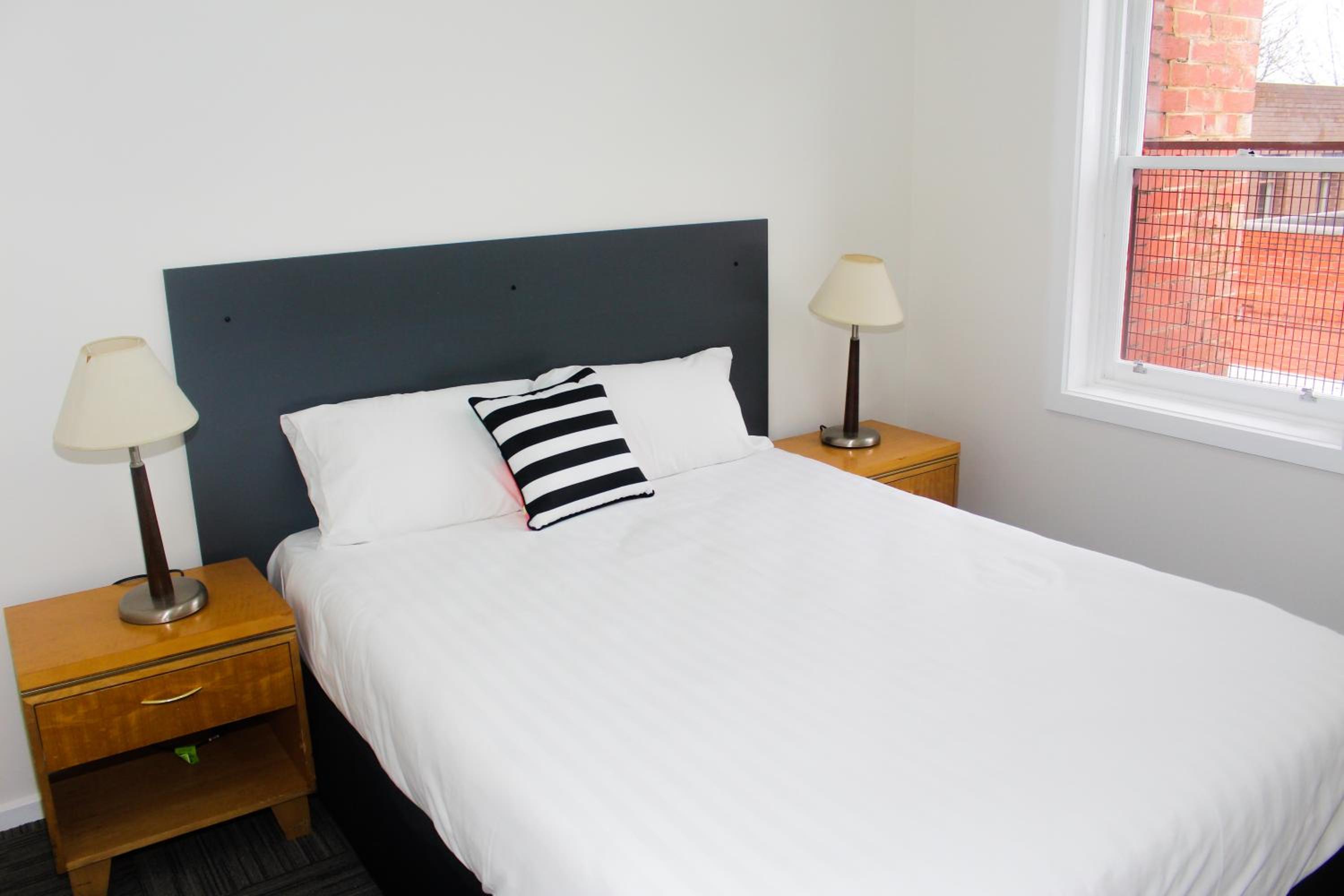 CROWN CENTRAL BUSINESS DISTRICT Motel