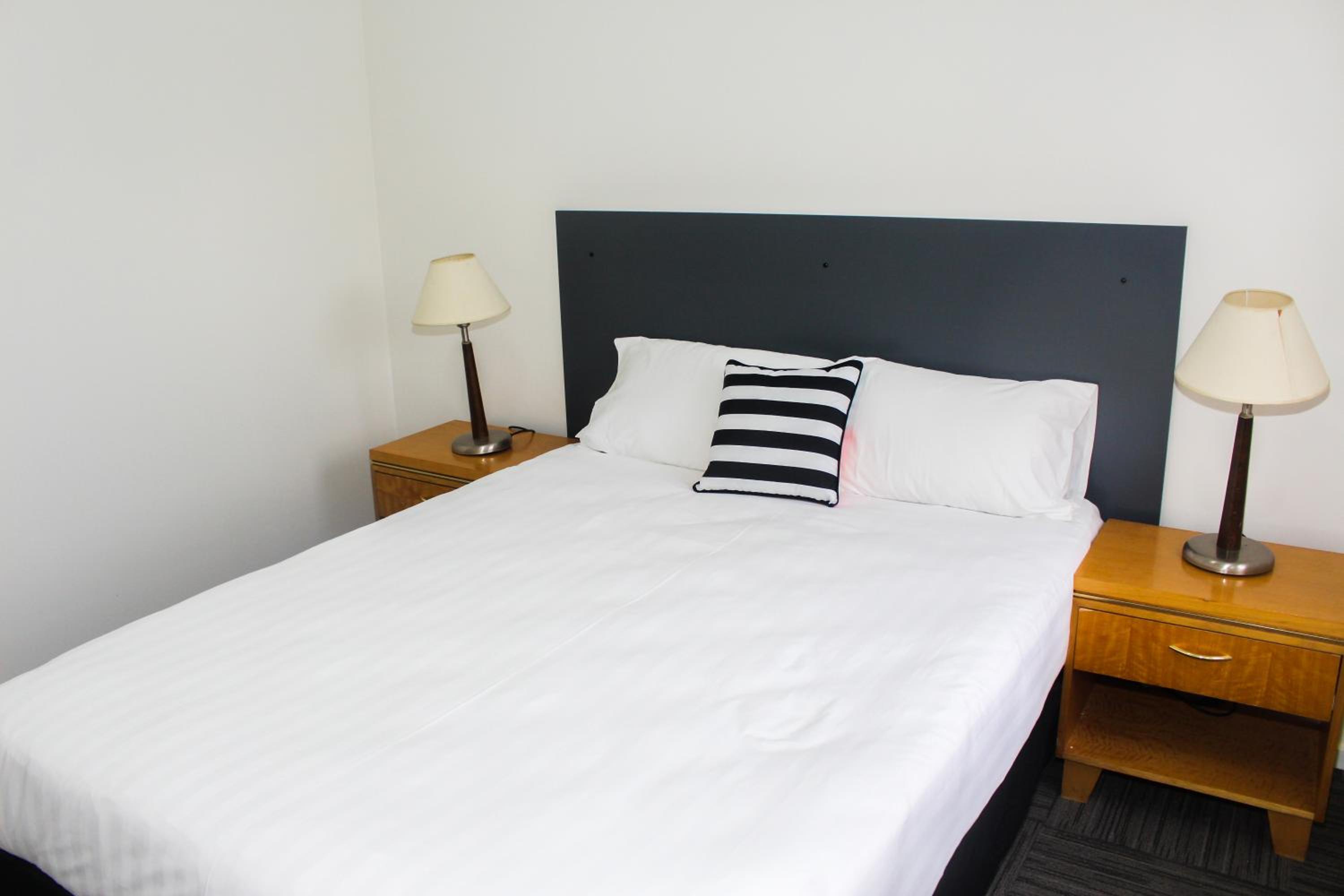 CROWN CENTRAL BUSINESS DISTRICT Motel
