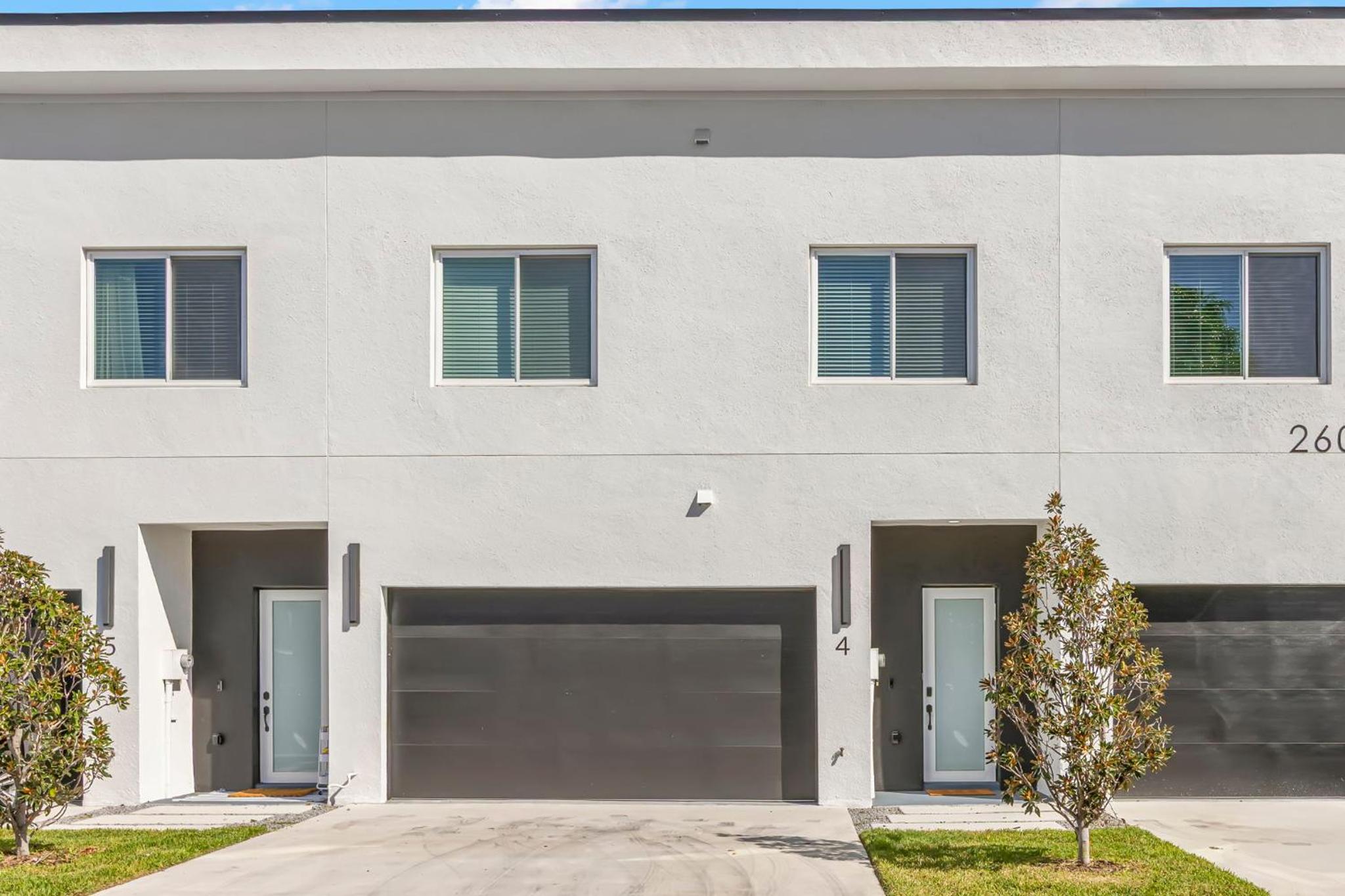 NEW! Columbus Cove - Gorgeous, Florida Themed Home In Heart of Tampa